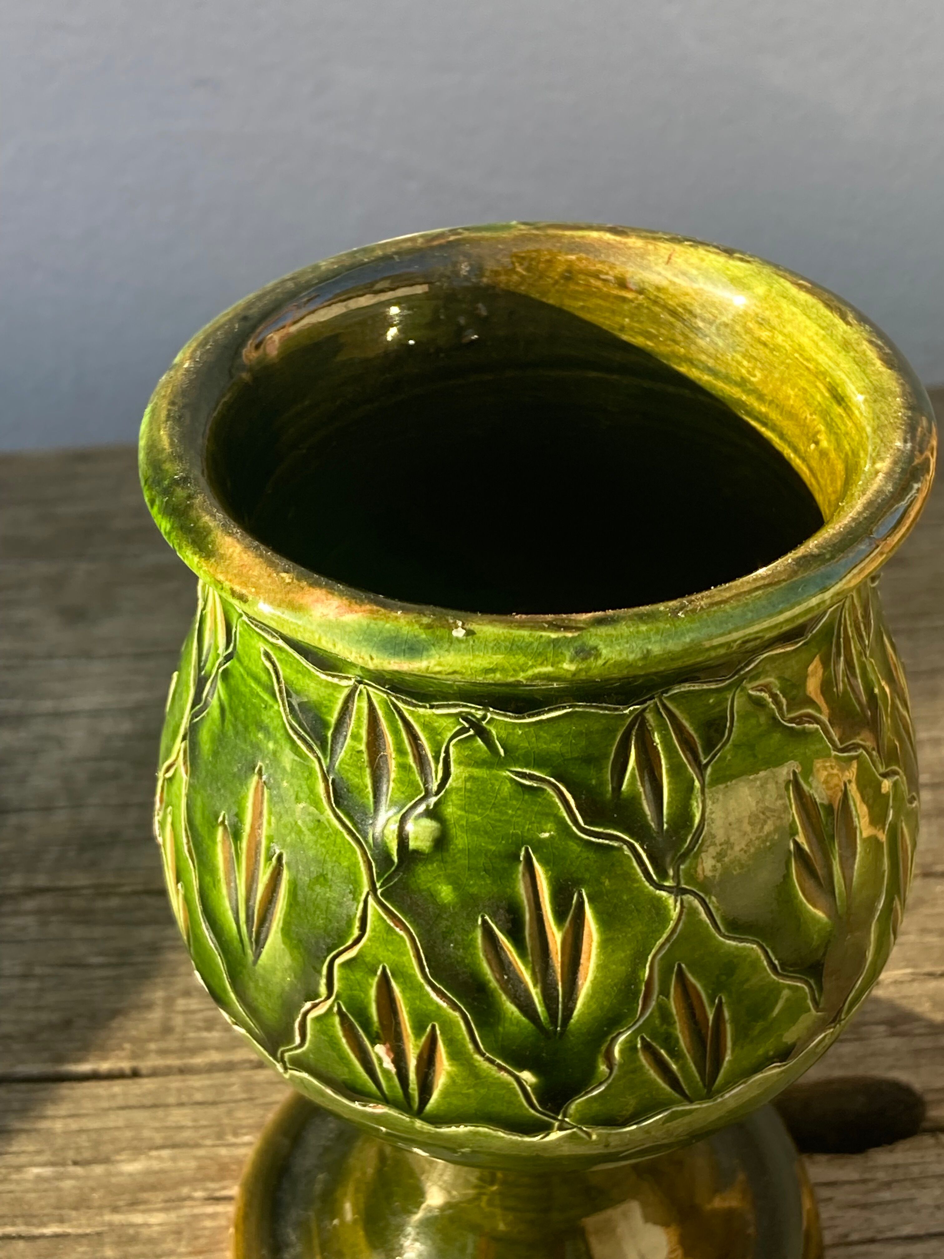 4 verres ou tasses en céramique grès émaillé vert