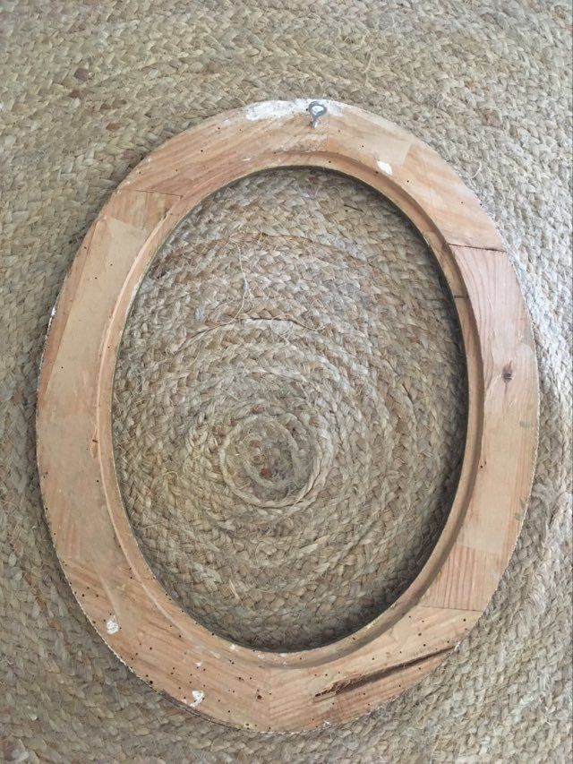 Oval frame in wood and gilded stucco