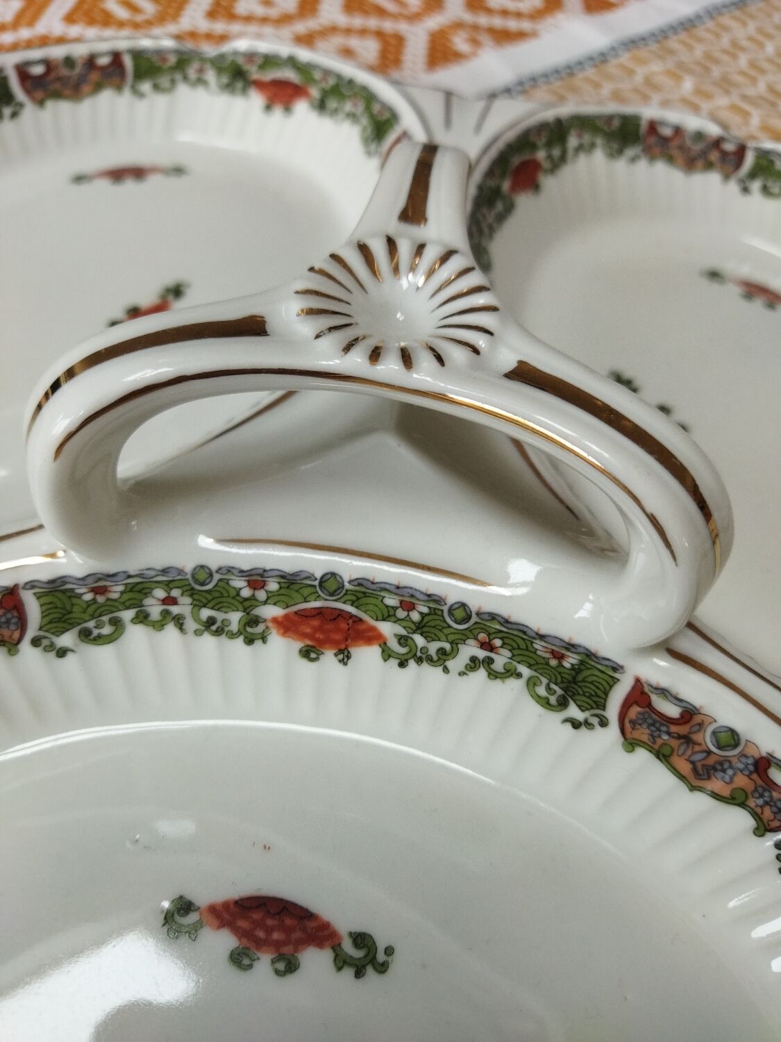 Porcelain beggar's dish