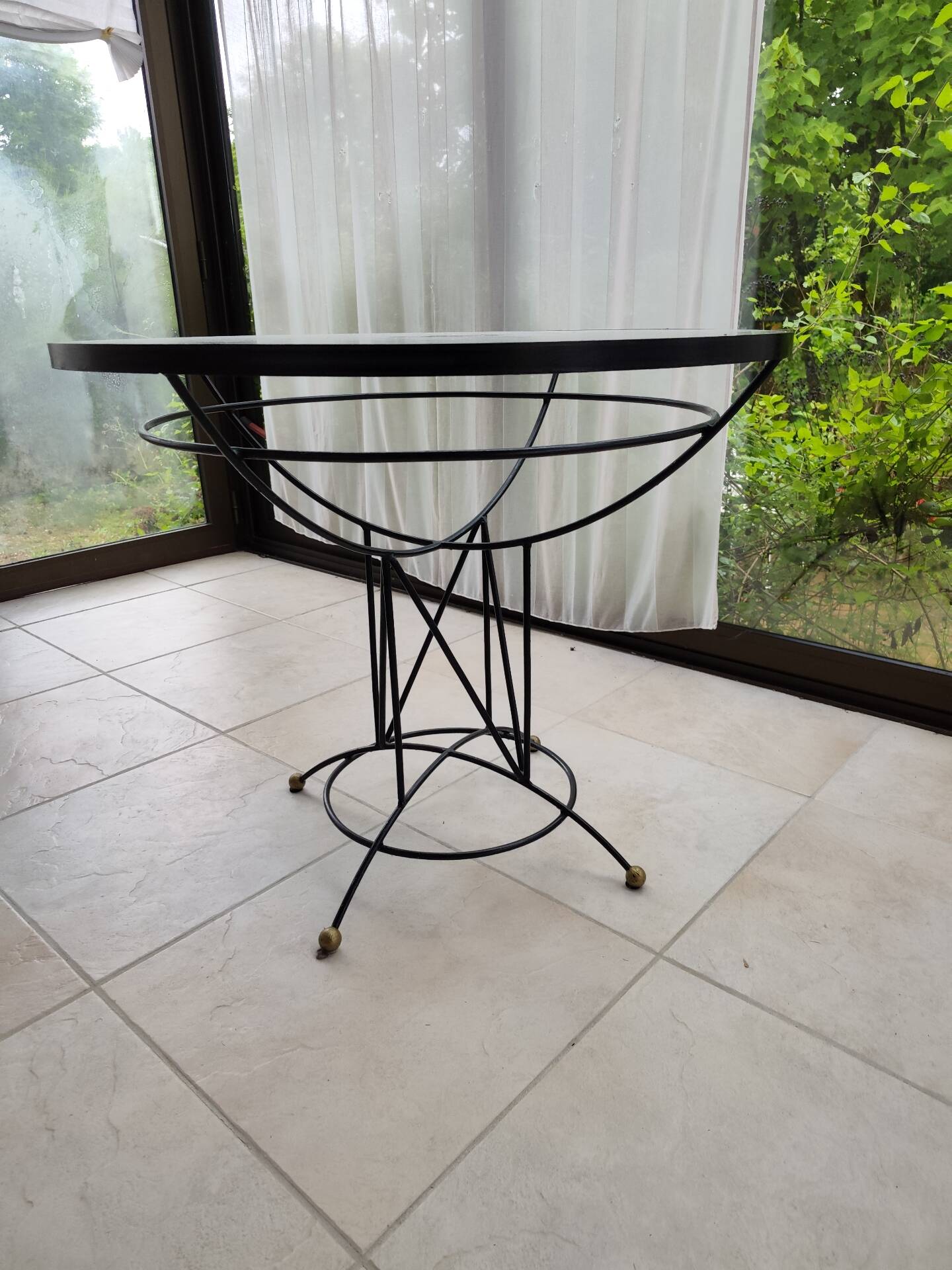 Round dining table "Atomic Age" in wrought iron and glass – 1950s/60s