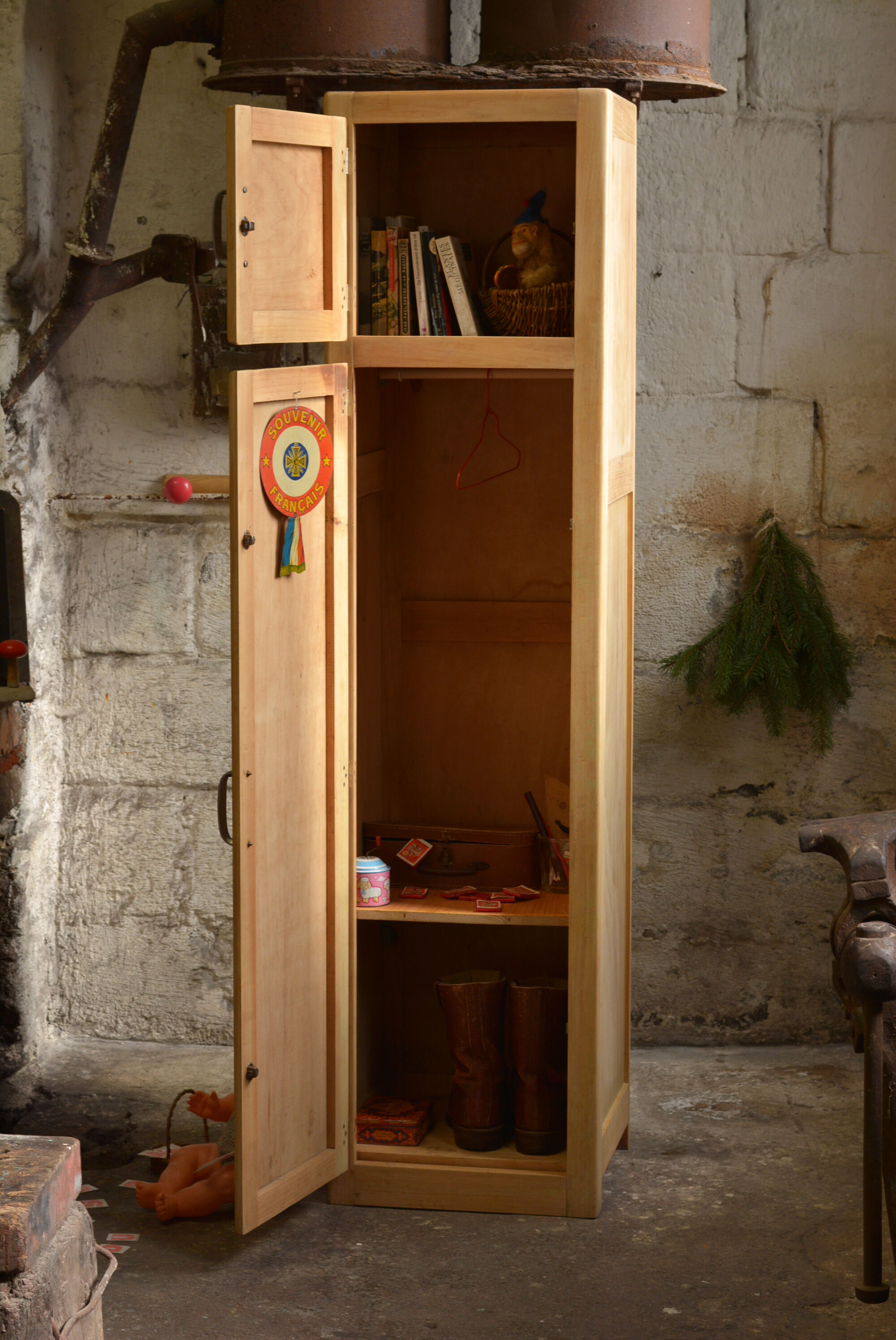 Vestiaire en bois pour enfant