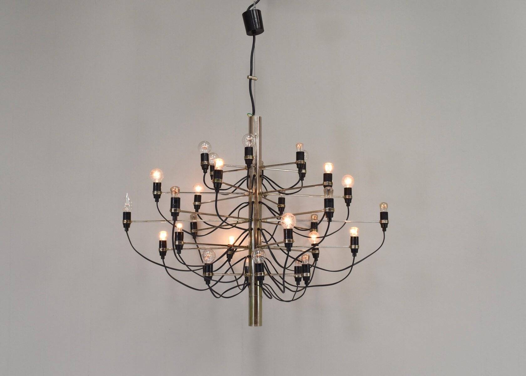 Chandelier en laiton par Gino Sarfatti pour Arteluce, années 1950.