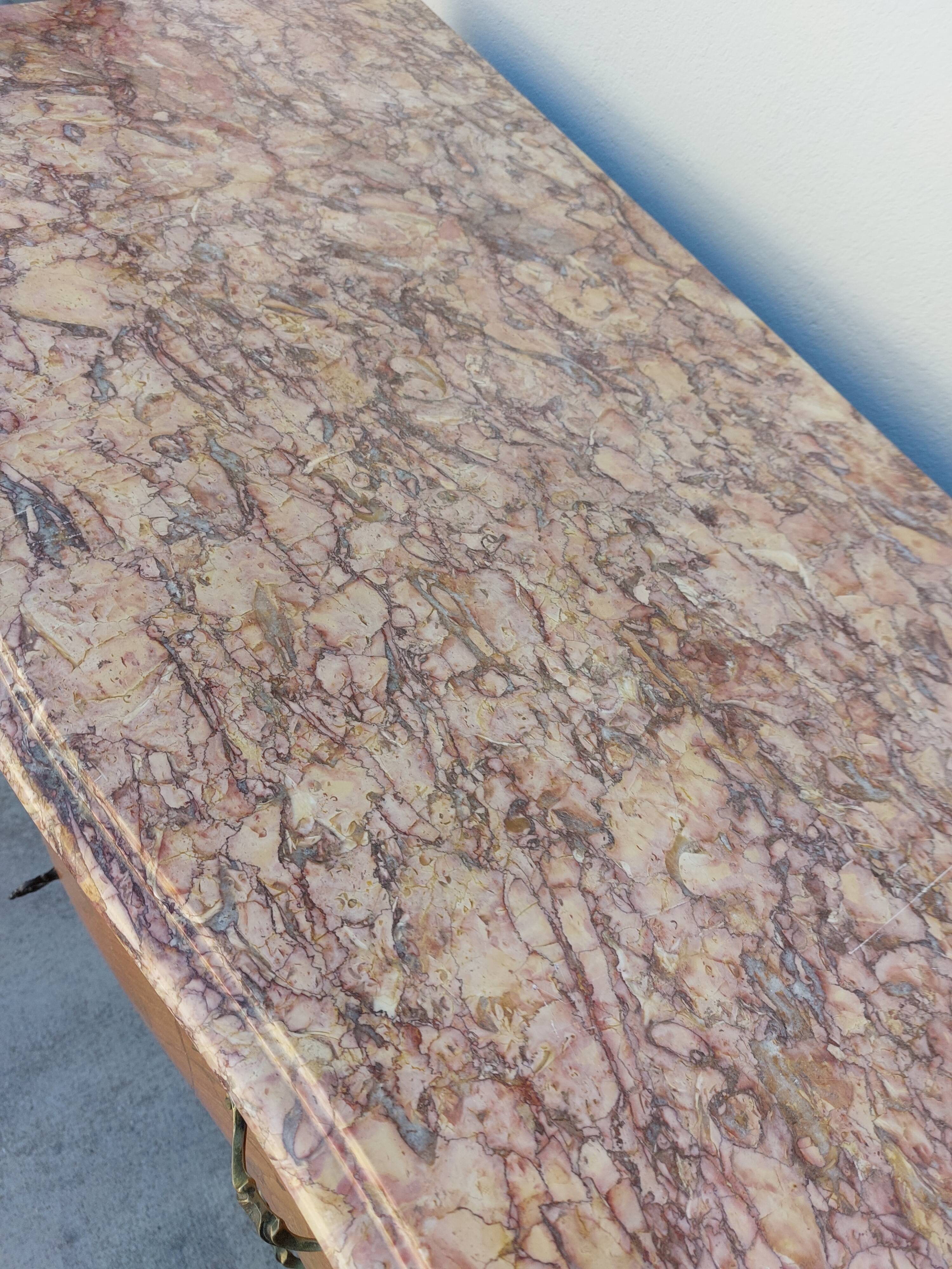 Louis XV chest of drawers in rosewood marquetry