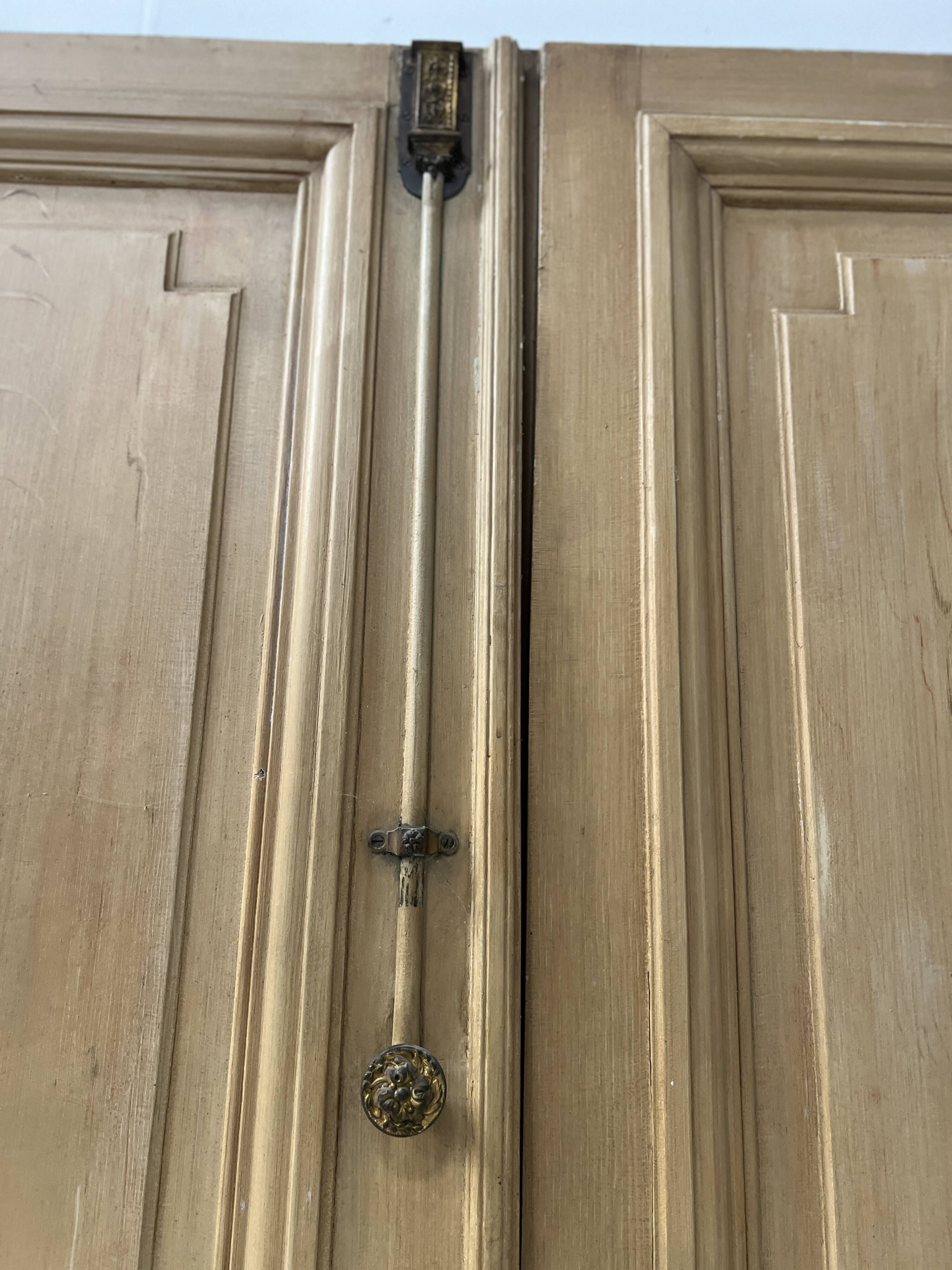 Pair of Haussmann-style double passage doors in patinated oak from the 19th century.