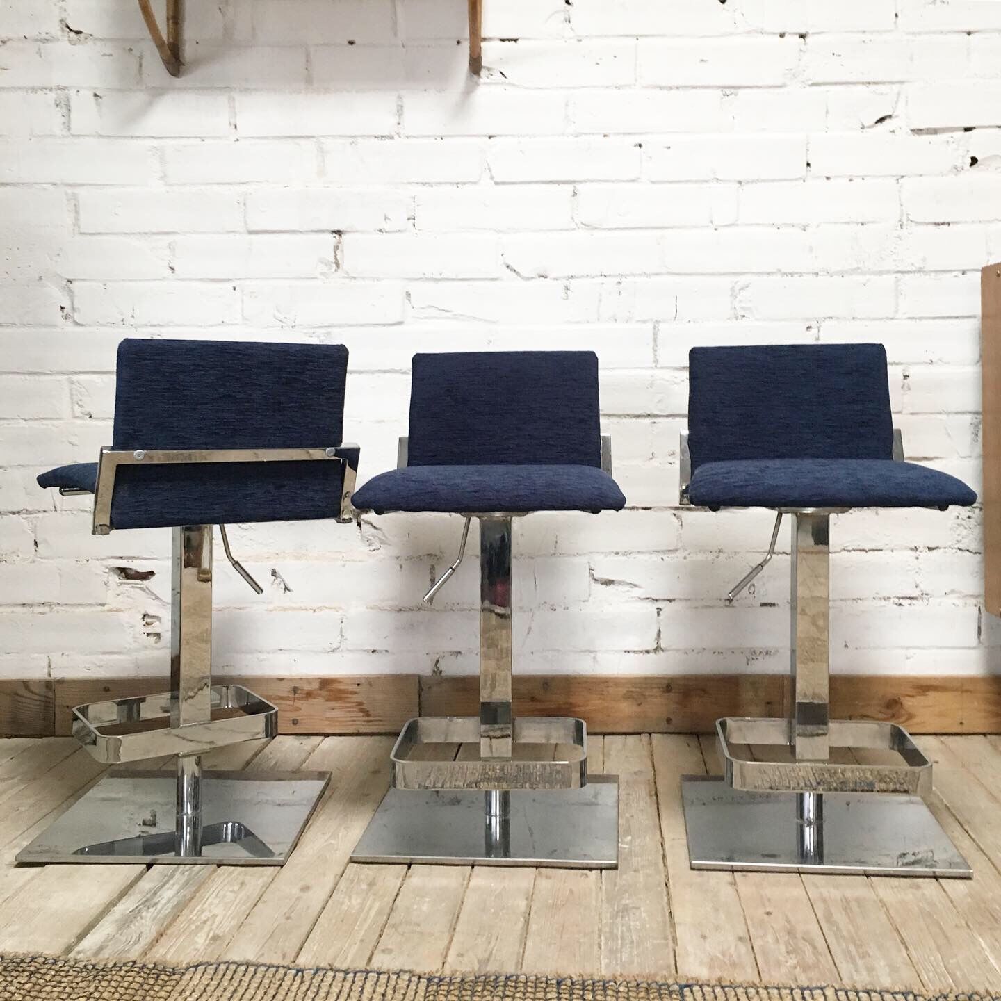 3 Bar stools in chrome metal and velvet