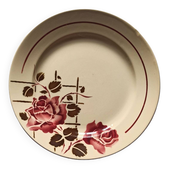 Flat plate with pink decor