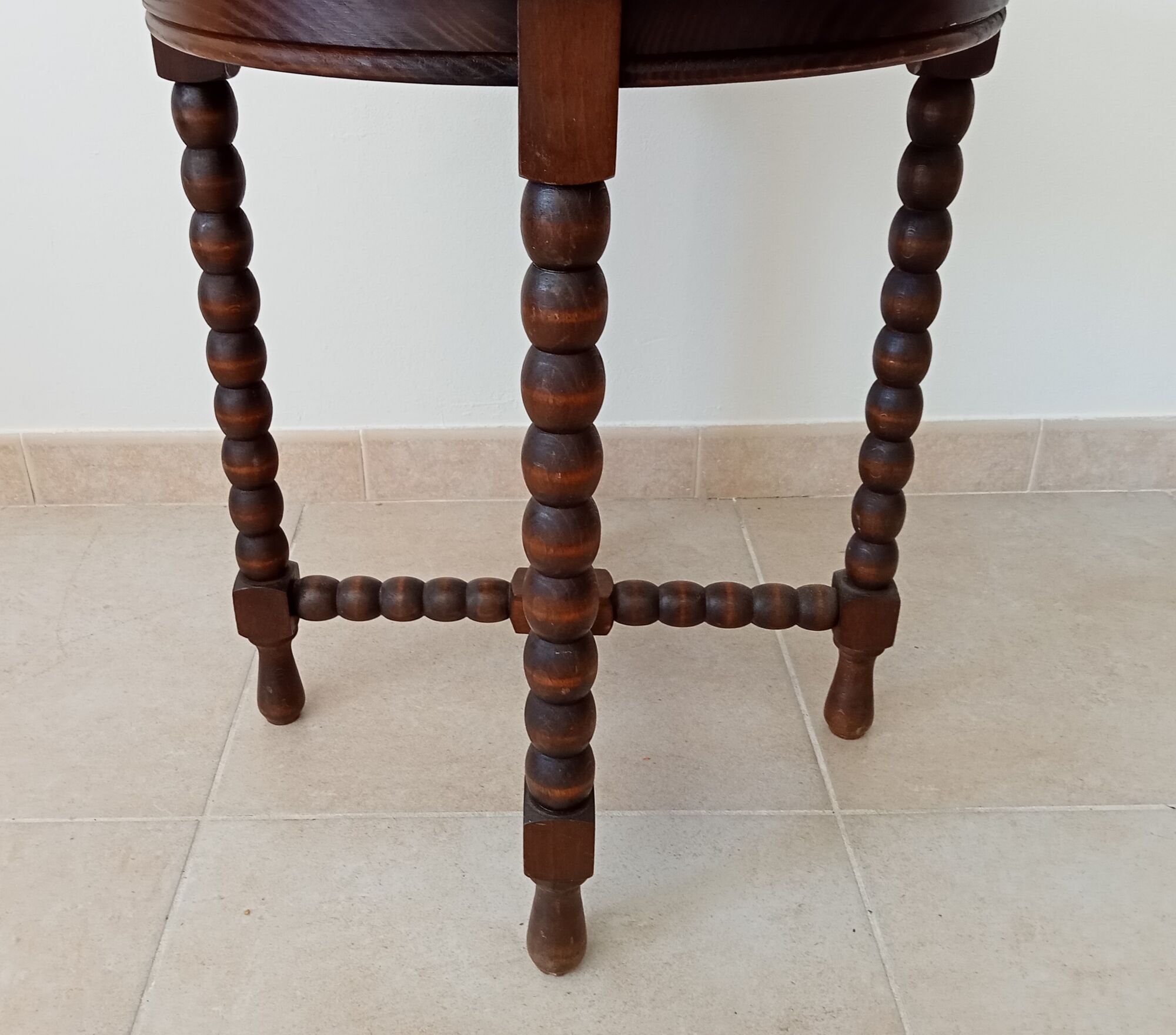 Side table from the 40s/50s in turned wood, Louis XIII style