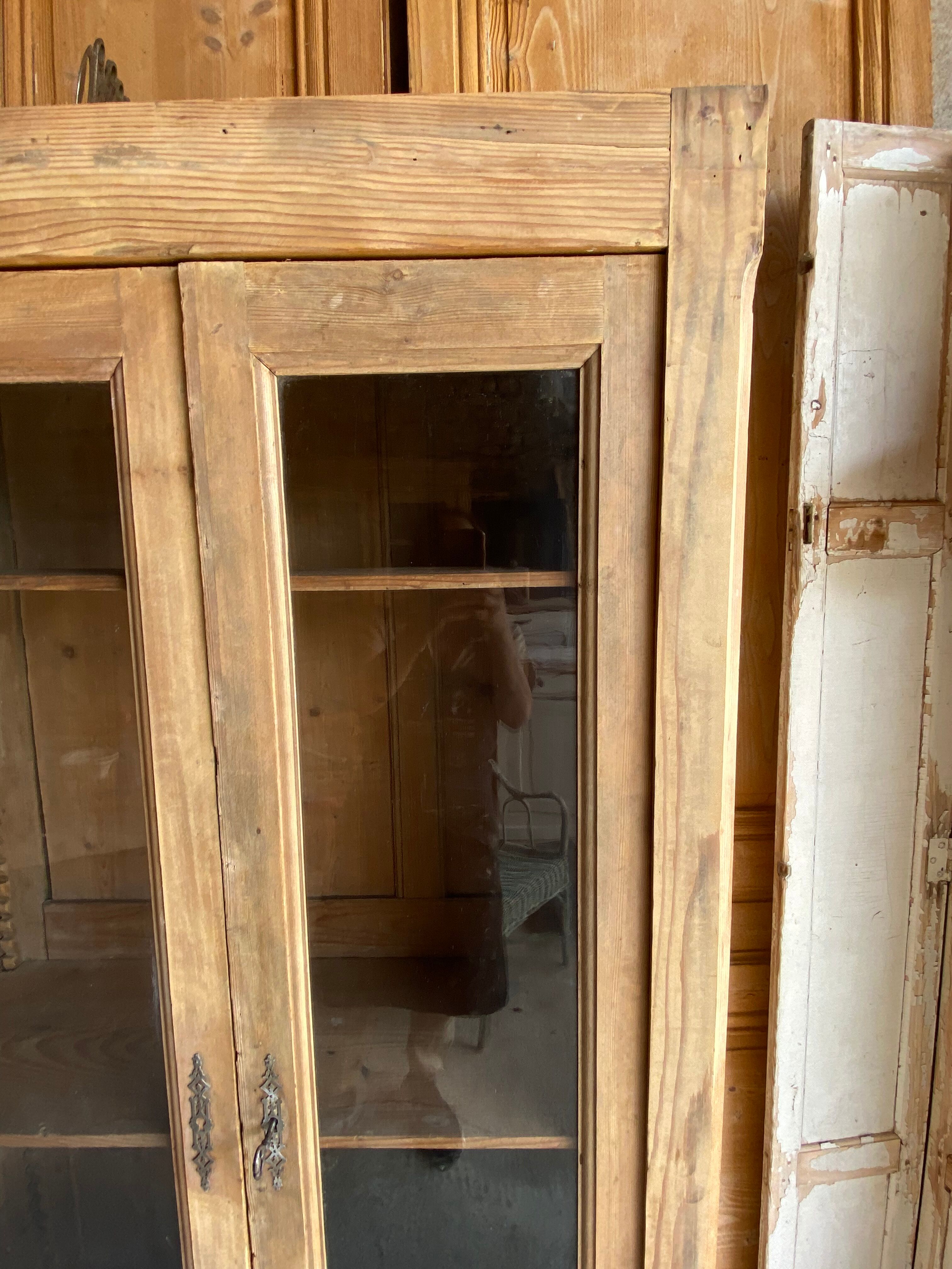 Parisian showcase cabinet