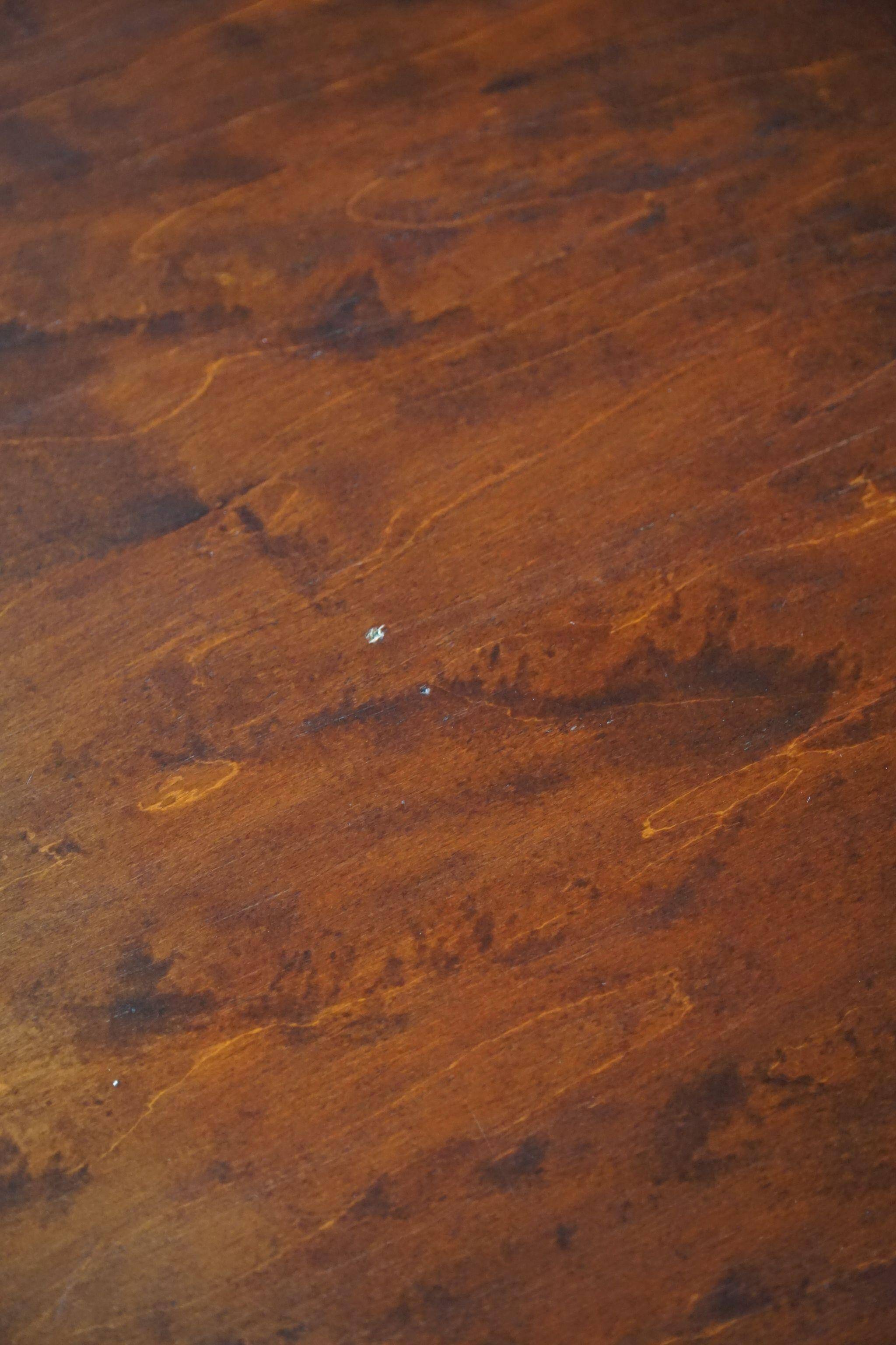 Moderne scandinave, table en hêtre avec pieds en forme de massue, Arnold Madsen, fabriquée dans les années 1940