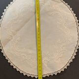 Ancien napperon ovale brodé et dentelle 28cm