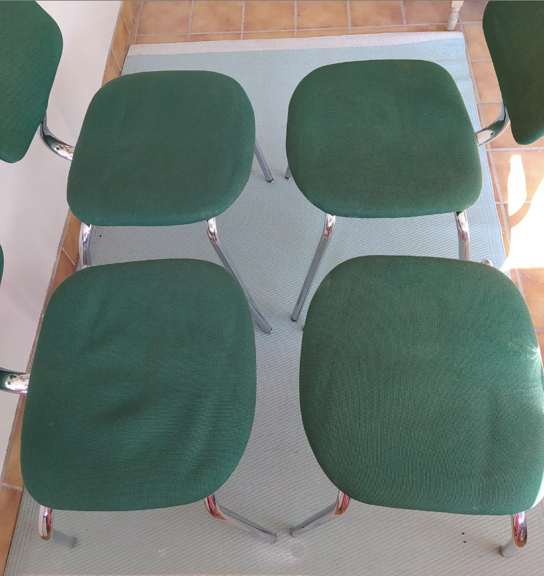 4 chairs made of green steelcase strafor fabric