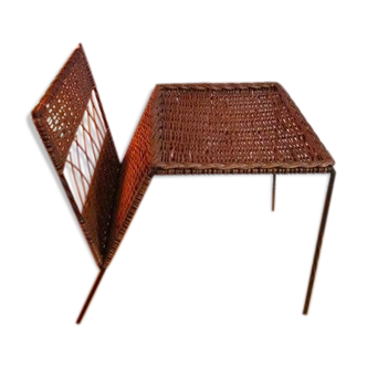 Table d’appoint avec porte revues en rotin
