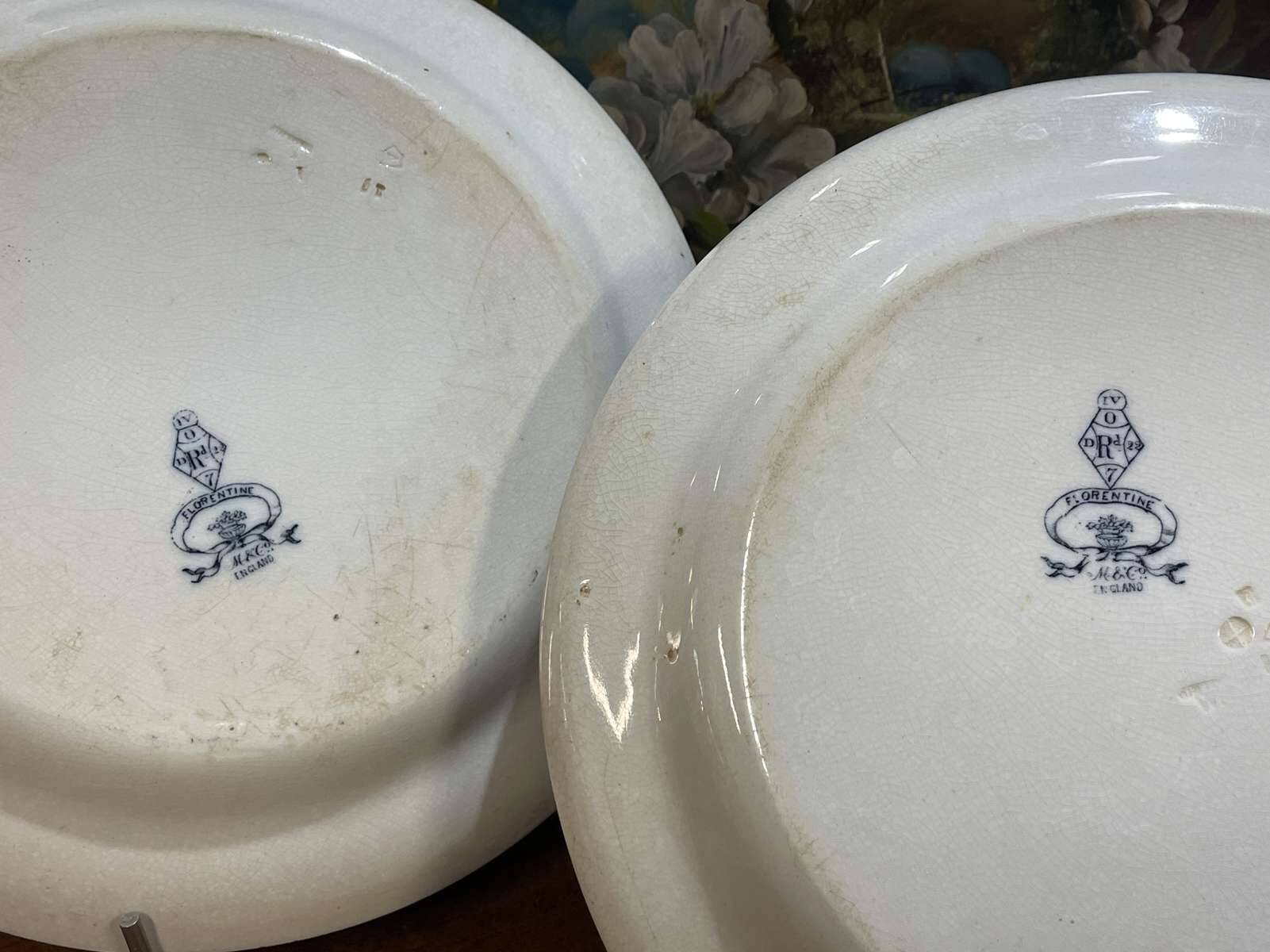 Pair of round Minton English porcelain dishes, Florentine pattern