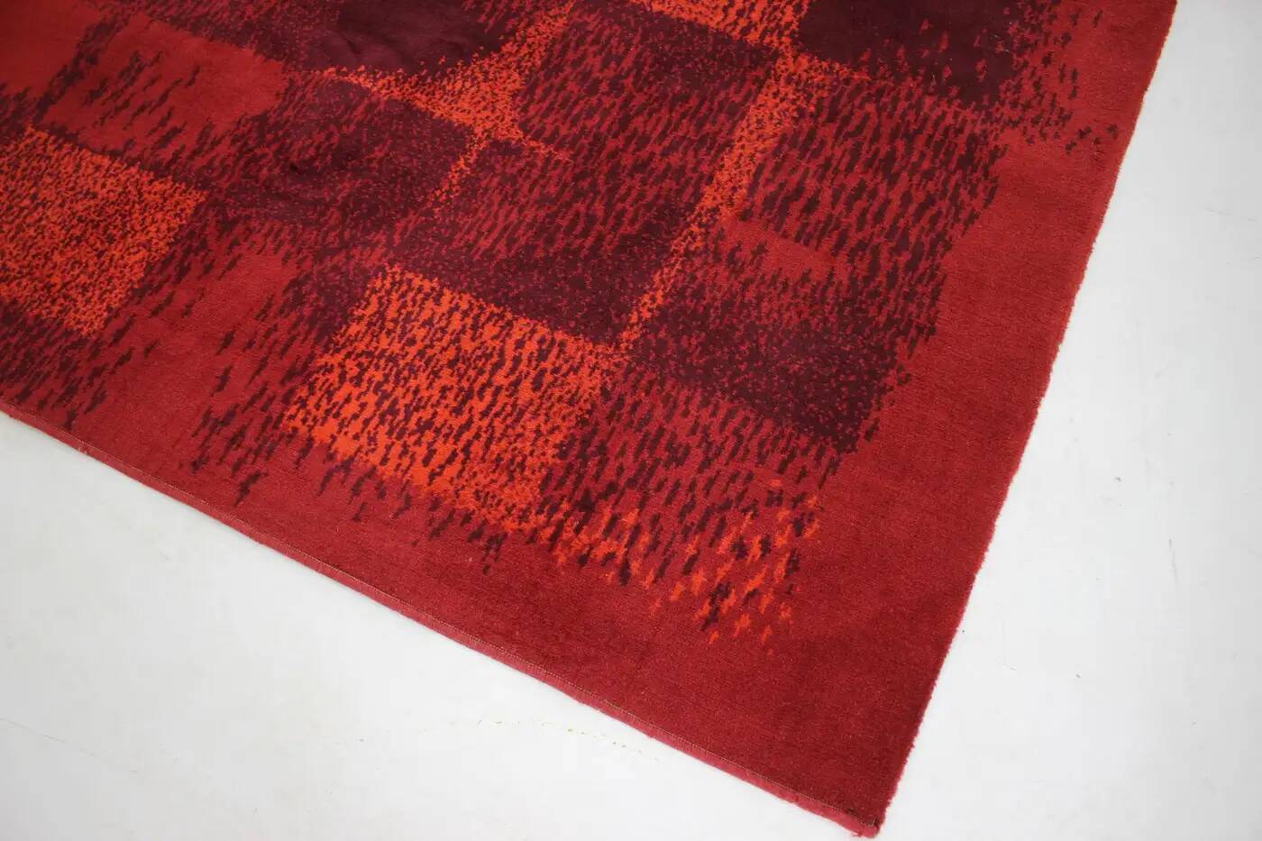 Tapis / moquette géométrique abstrait de style mid-century, années 1970 / Tchécoslovaquie