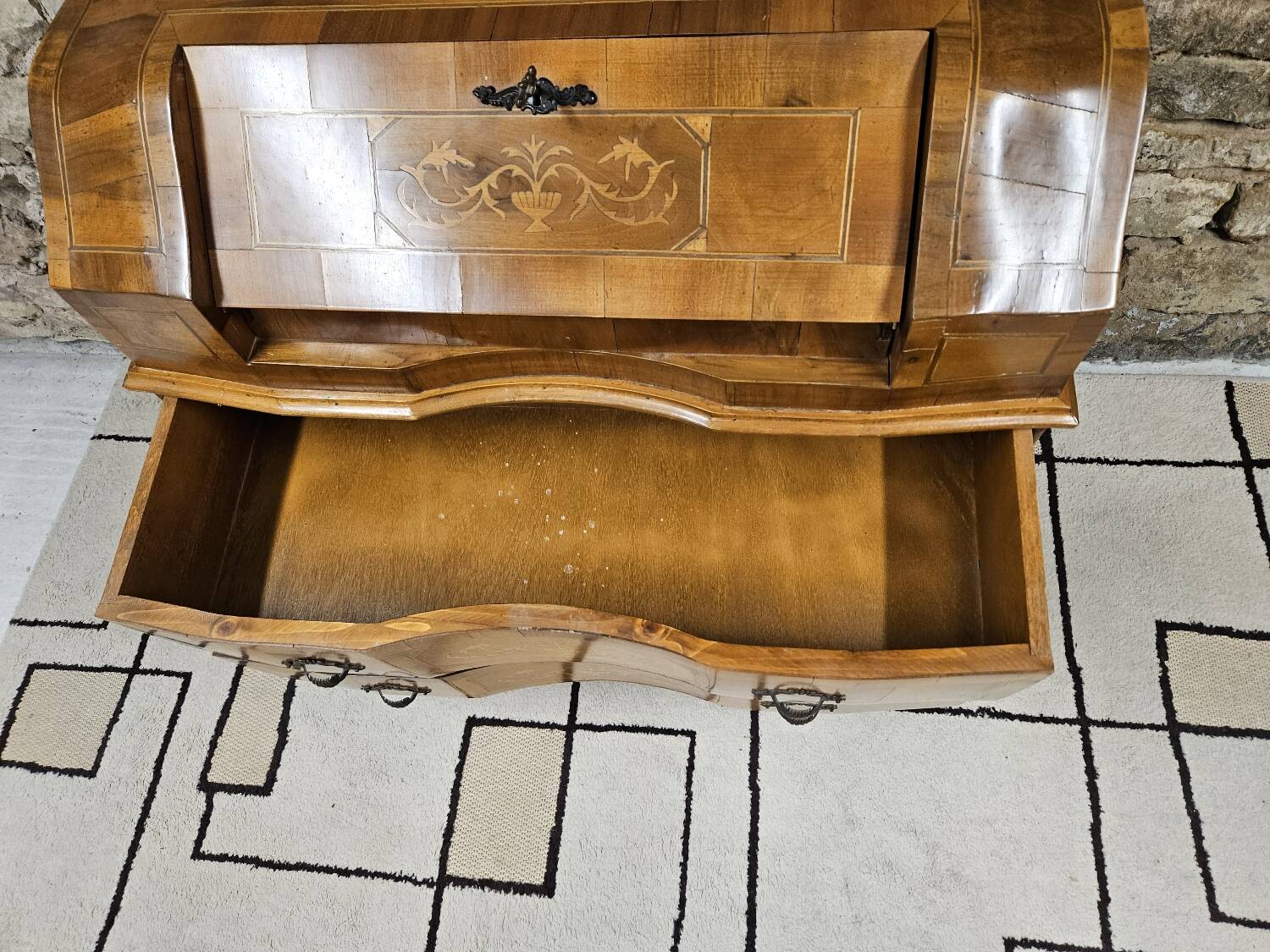 Scrétaire commode galbé marqueté