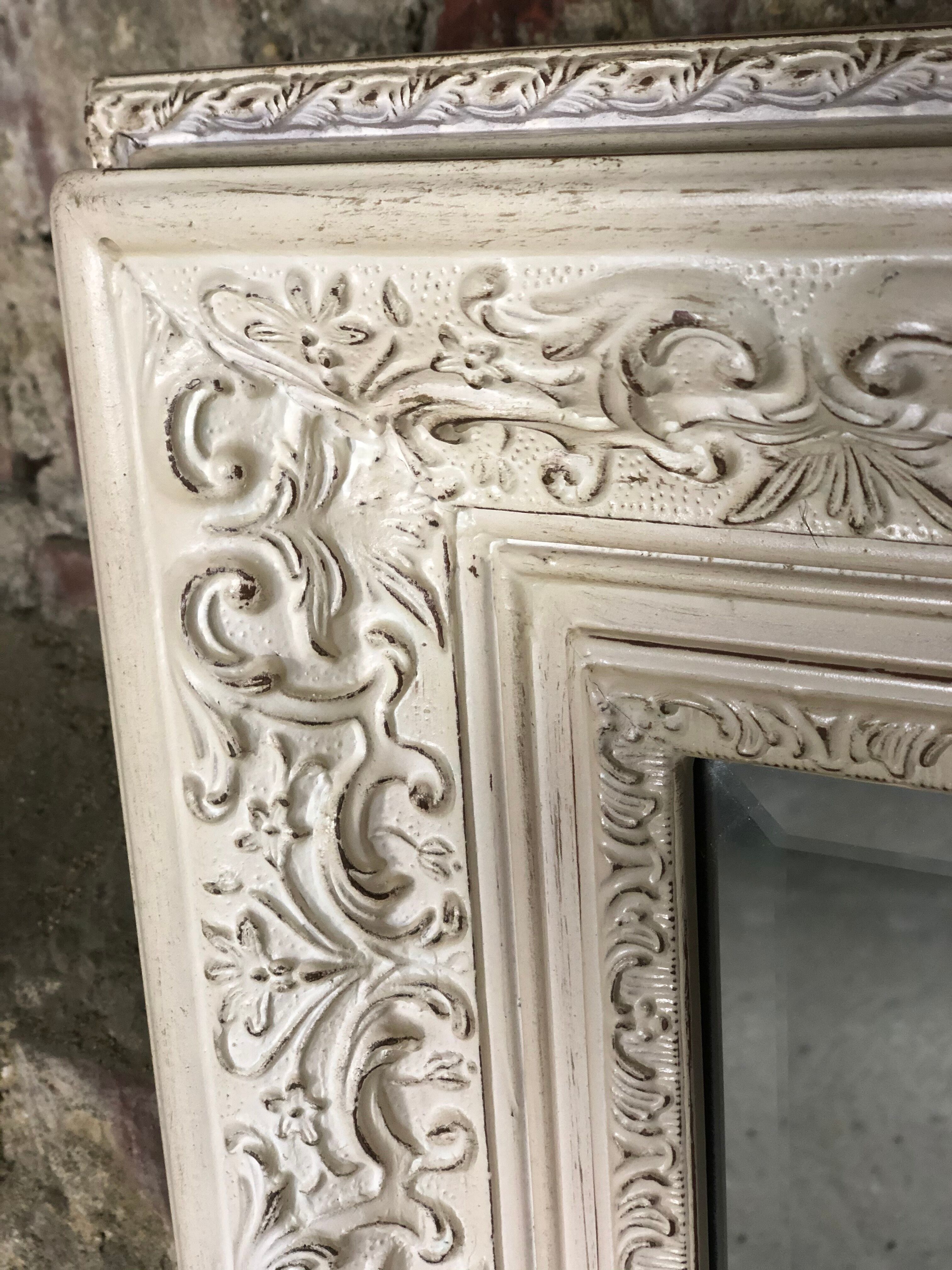 Louis XV-style mirror in wood and white stucctuc and patinated beige