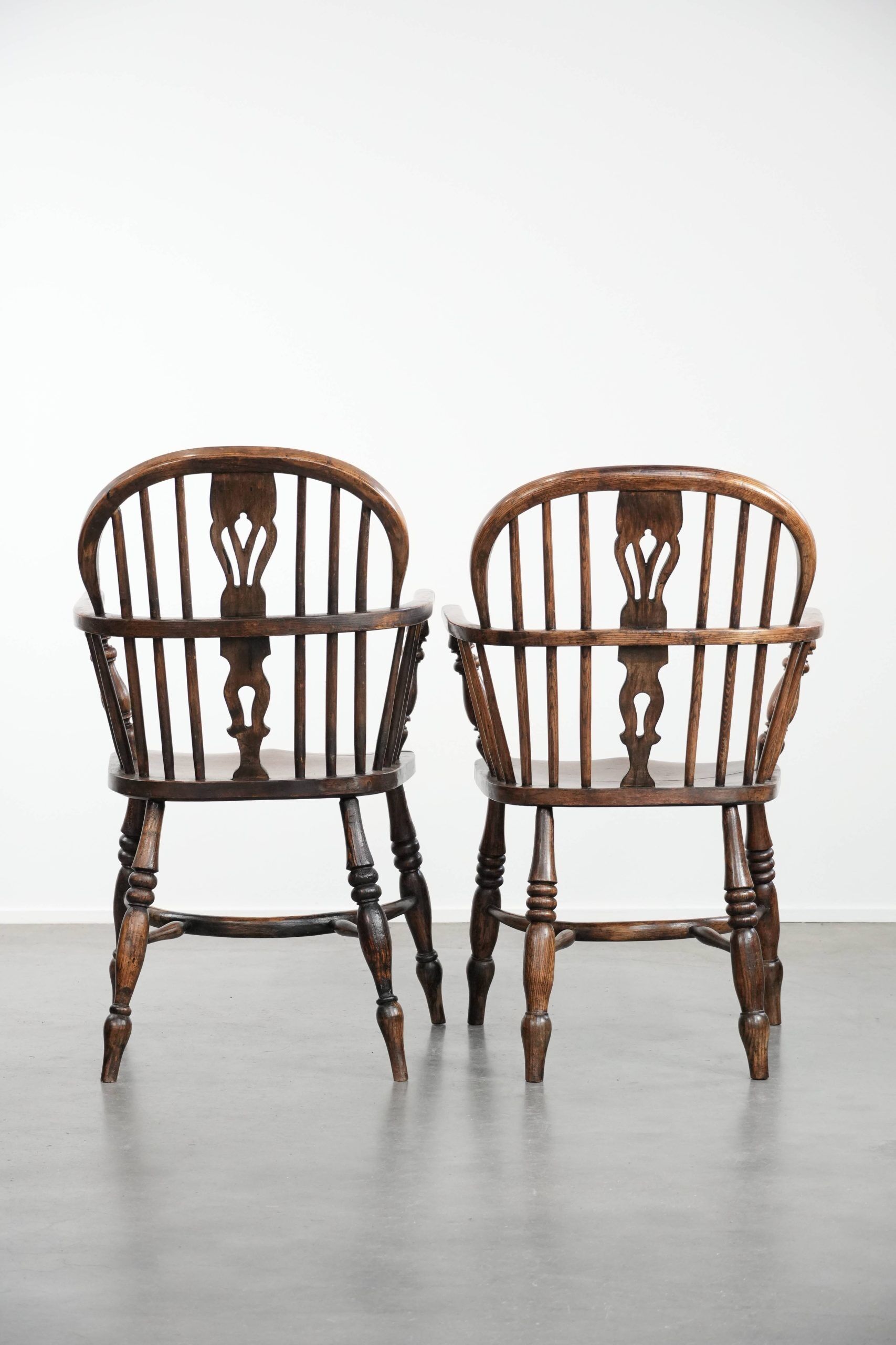 English antique set of 2 Windsor chairs with character, beautiful colouring