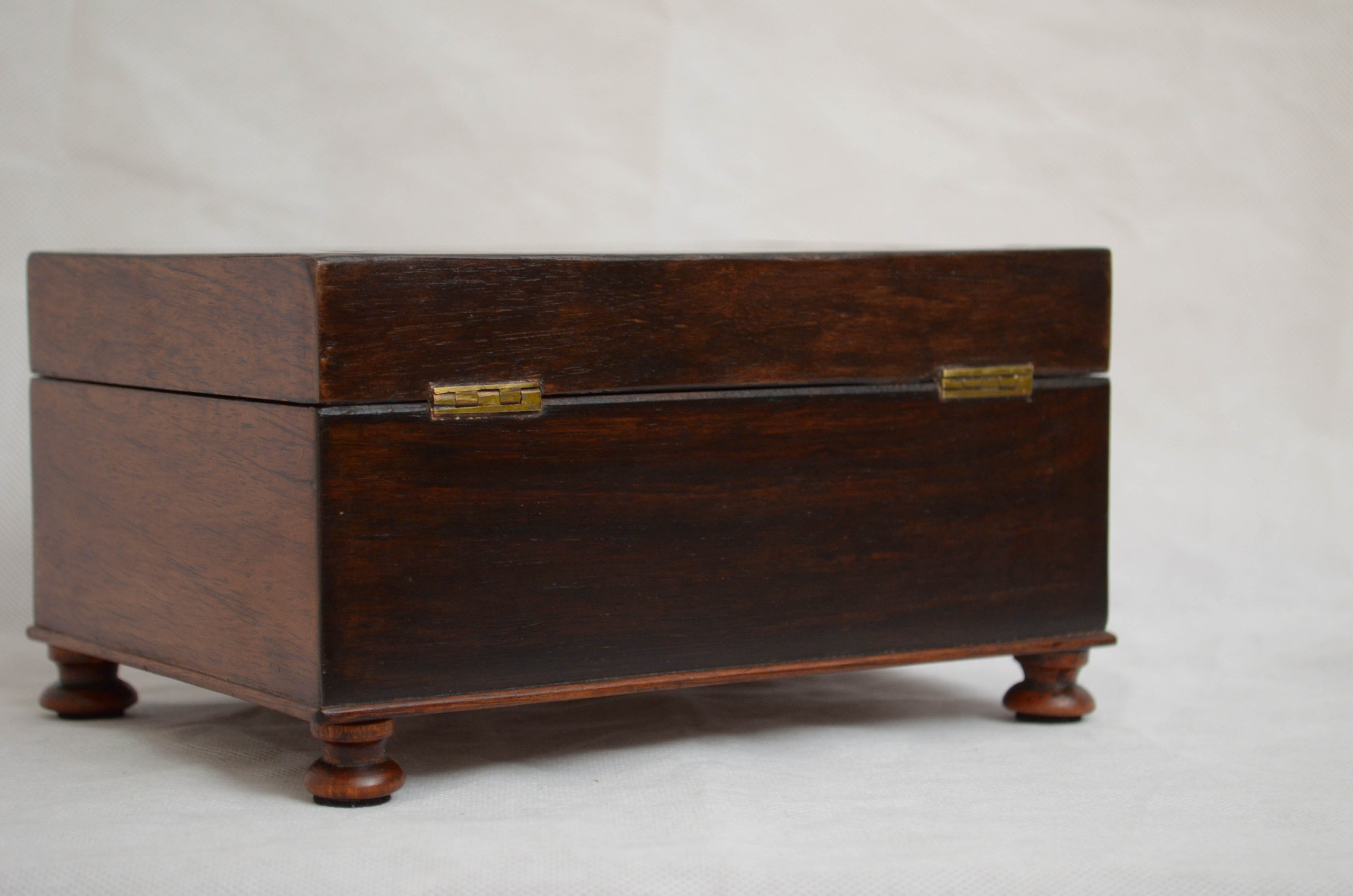 Victorian rosewood jewellery box with tray