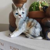 Figurine, Cat statuette, in old 20th century enameled ceramic. Animal figurine, vintage feline