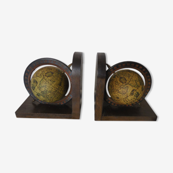 Bookends globe