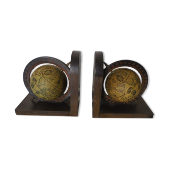 Bookends globe
