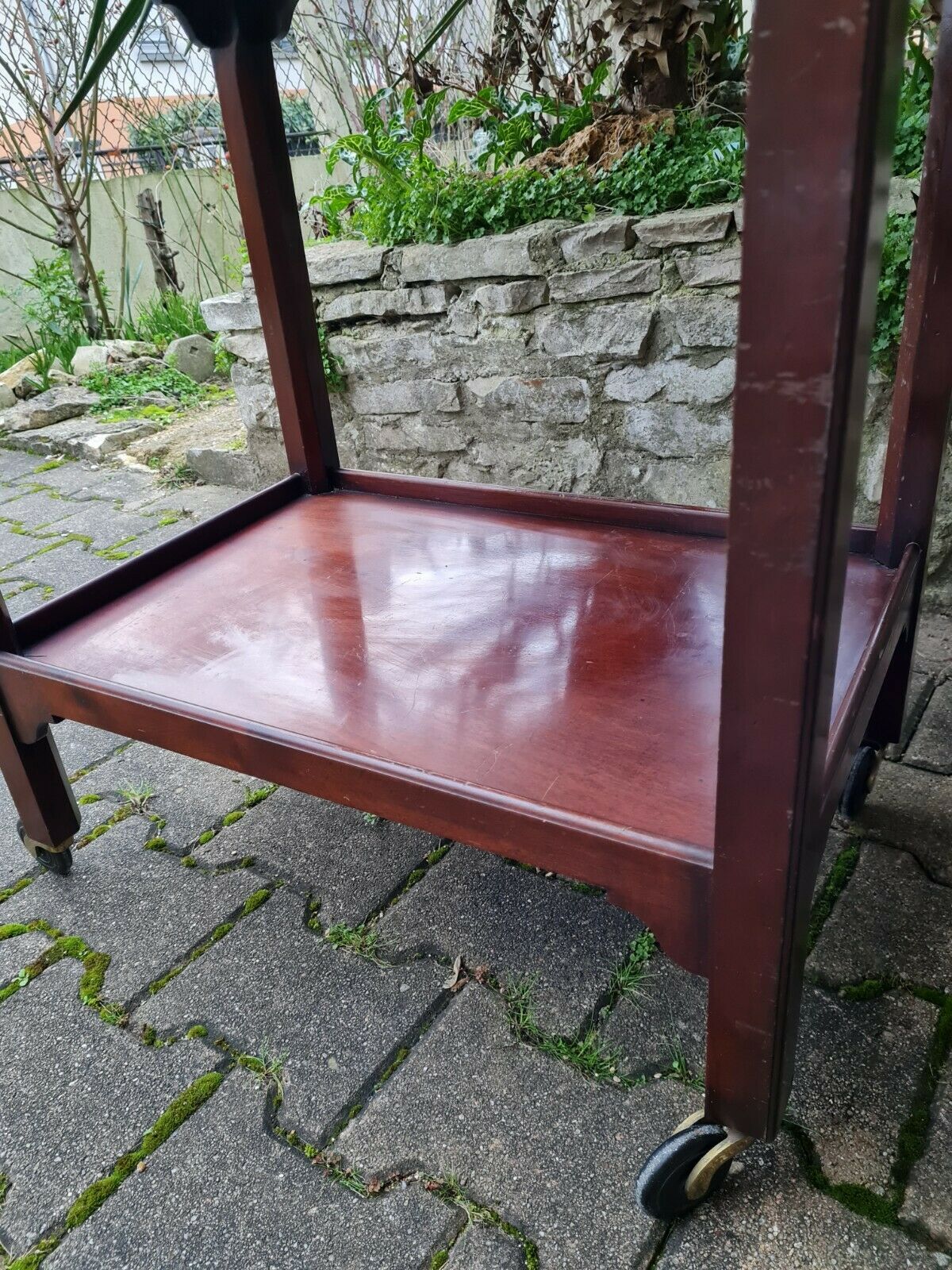 Serving on wooden wheels 30s