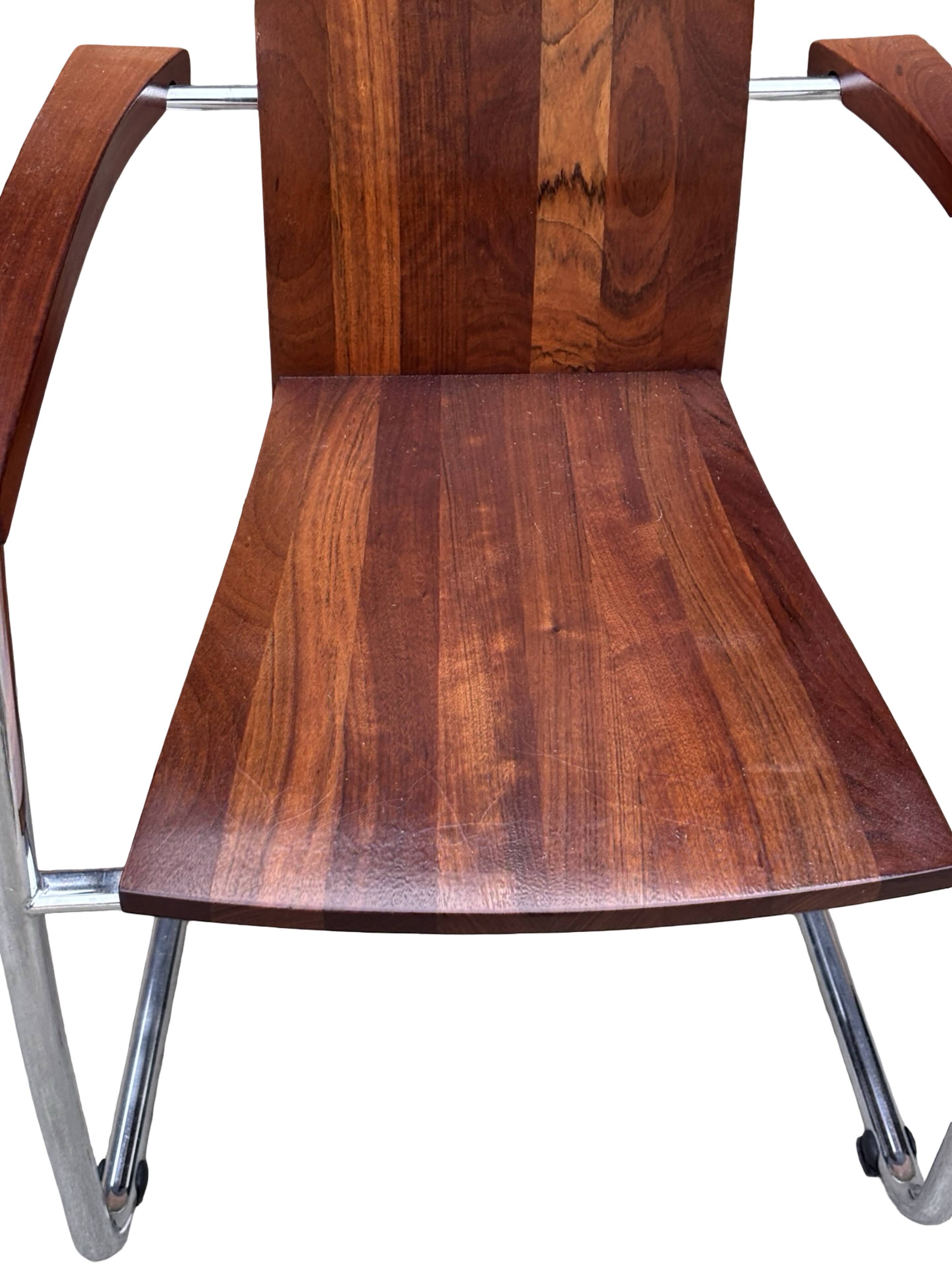 Ensemble vintage de quatre chaises design en hêtre massif chrome