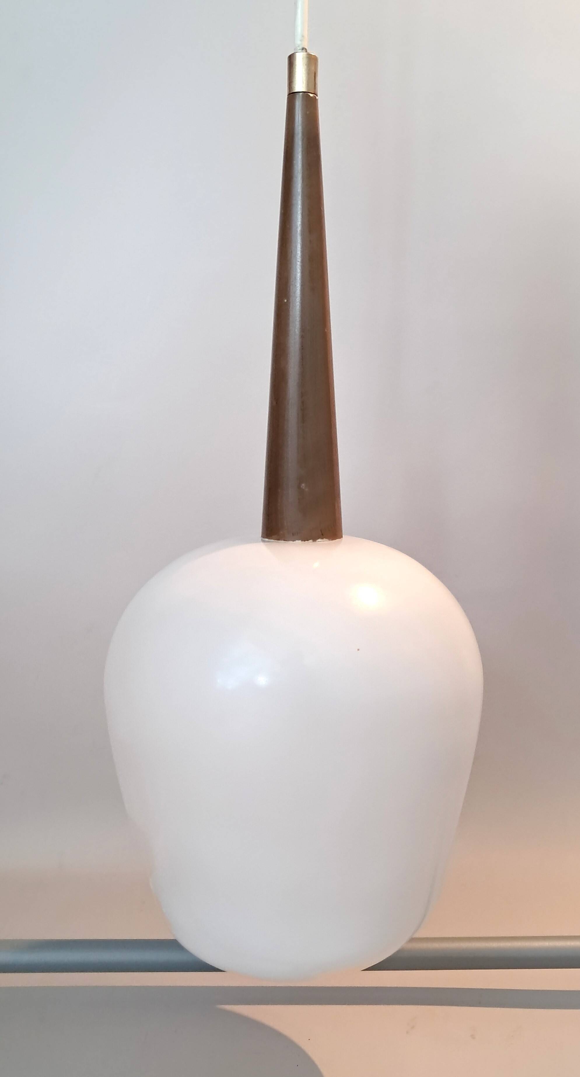 Suspension Louis Kalff  teck et opaline blanche 1950/1960.