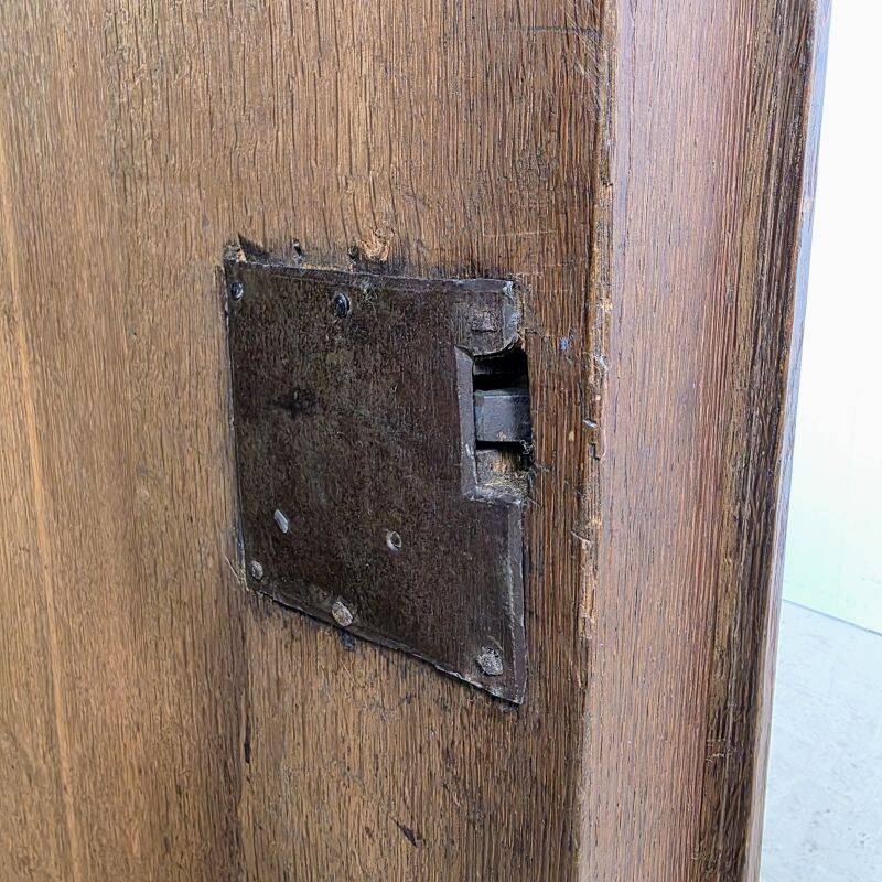 Beautiful 17th-century Dutch cabinet in rosewood and ebony marquetry.