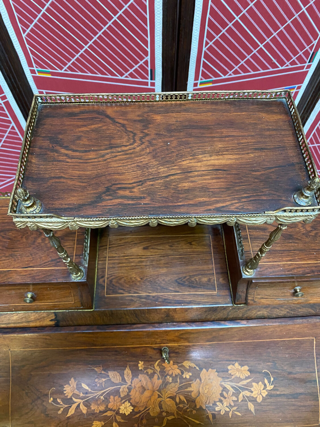 Wriitng desk laiding Louis XV style with secret compartment