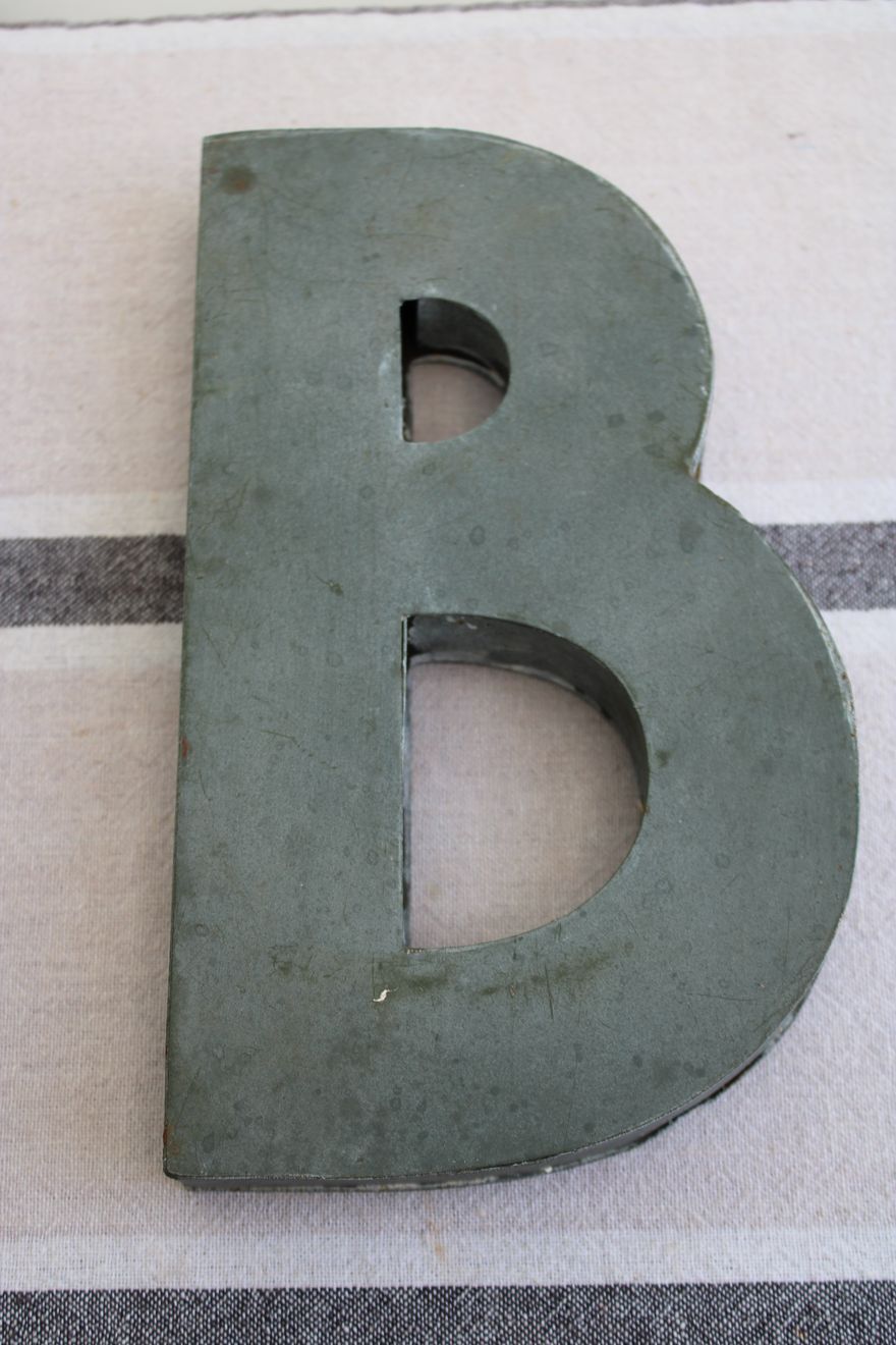 Panel letter in zinc
