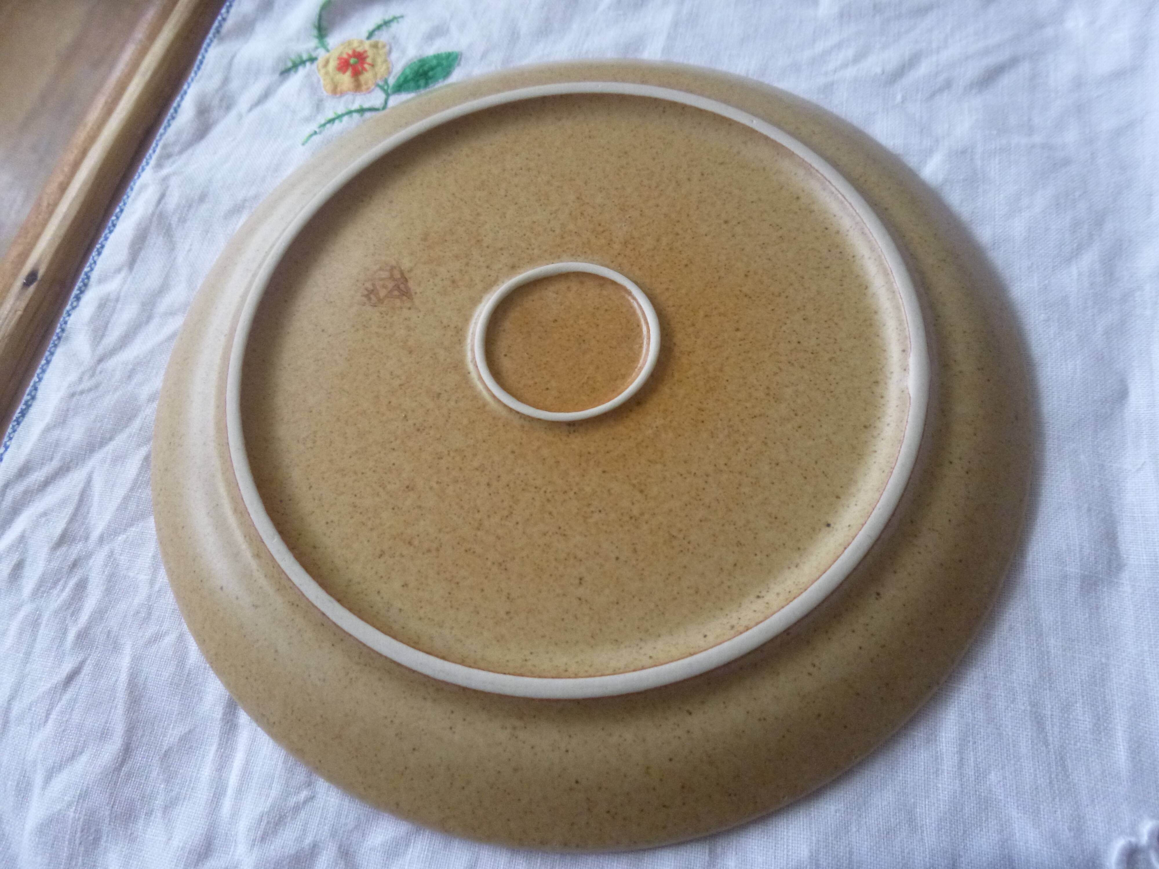4 stoneware dessert plates