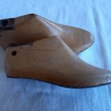 Pair of 2 children's shoe trees, handmade work, light wood, size 22
