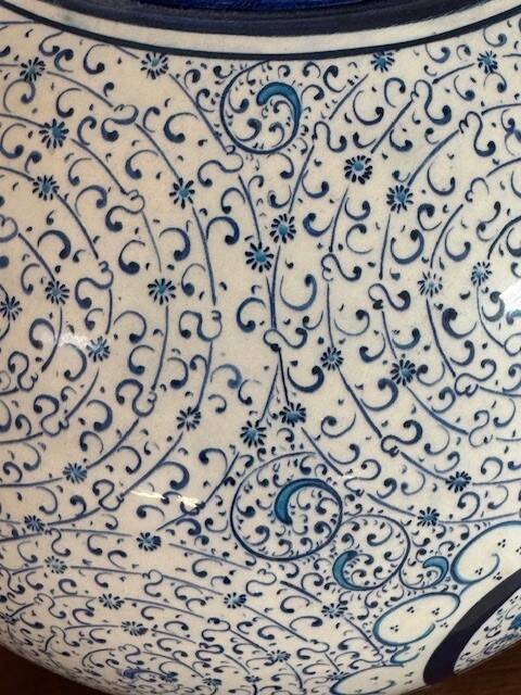 Hand painted ceramic vase Kutahya Türkiye