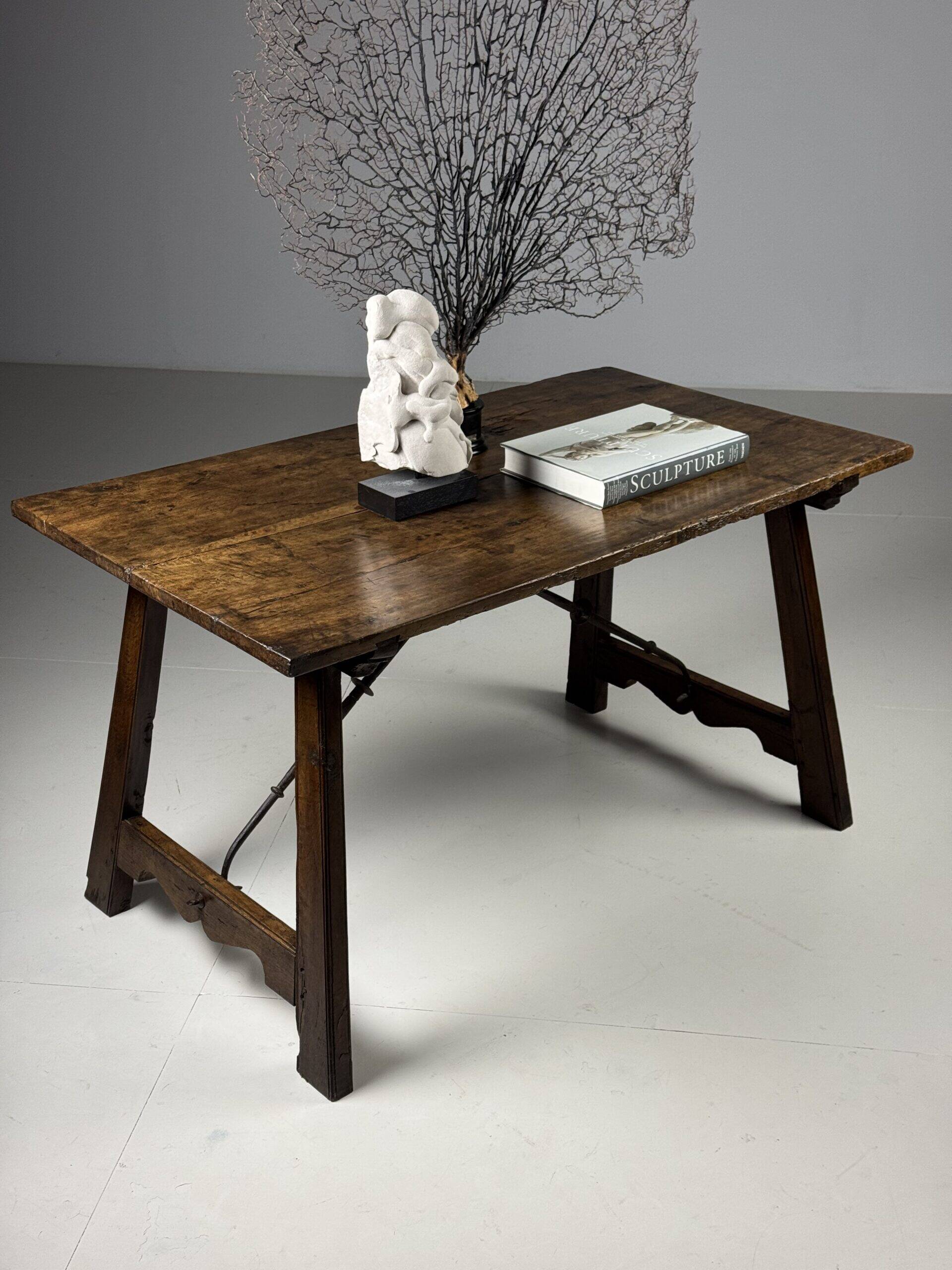 Table espagnole du XVIIIe siècle