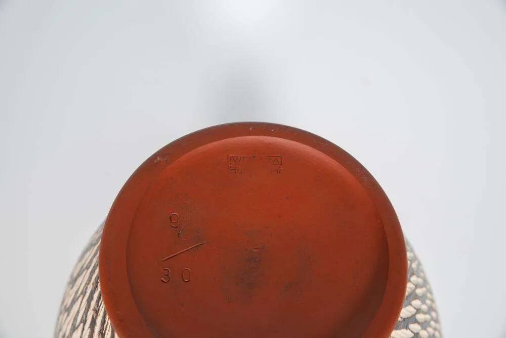 Vintage minimalist ceramic vase Wekara sgraffito