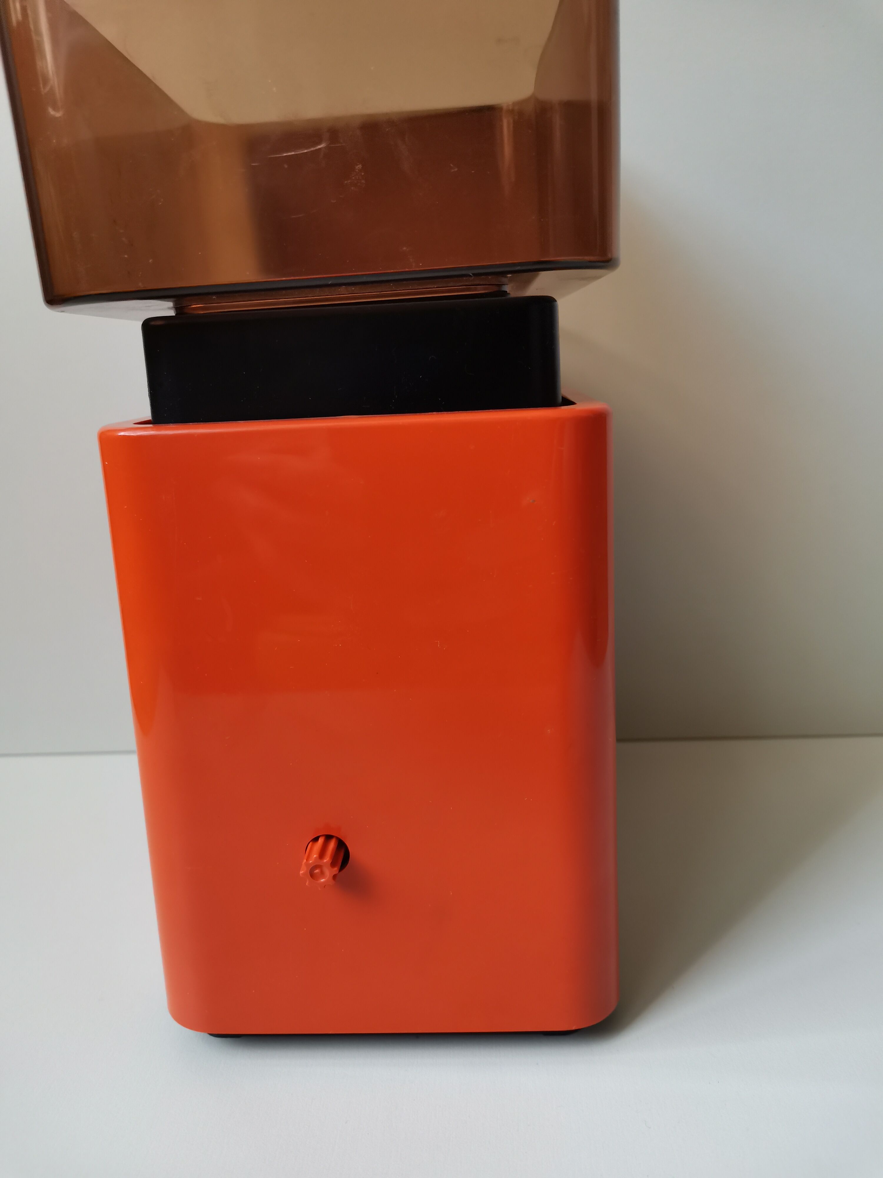 Vintage scale format Terraillon orange 70s