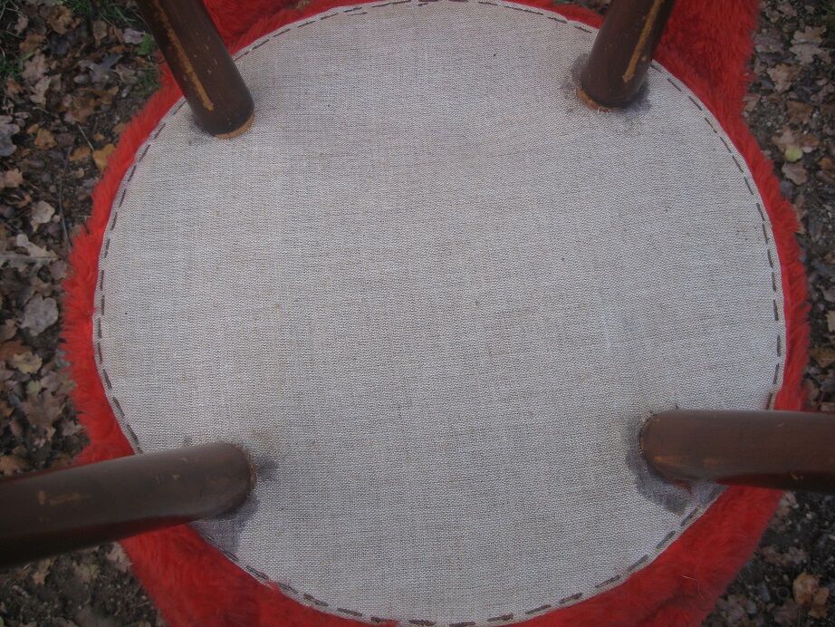 2 chairs red rug seventies