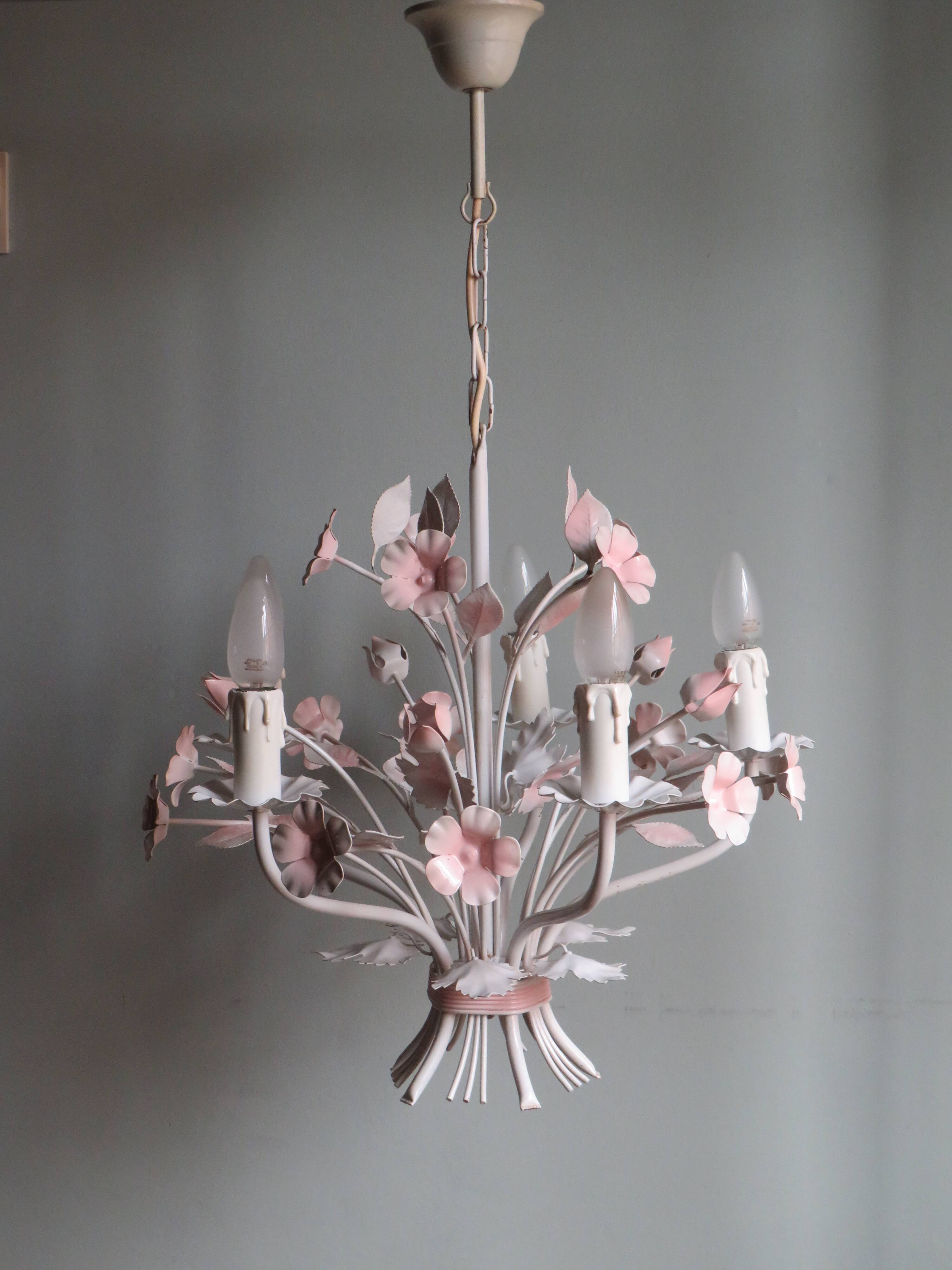 Vintage toleware chandelier with floral motifs, Italy from the 1960s.