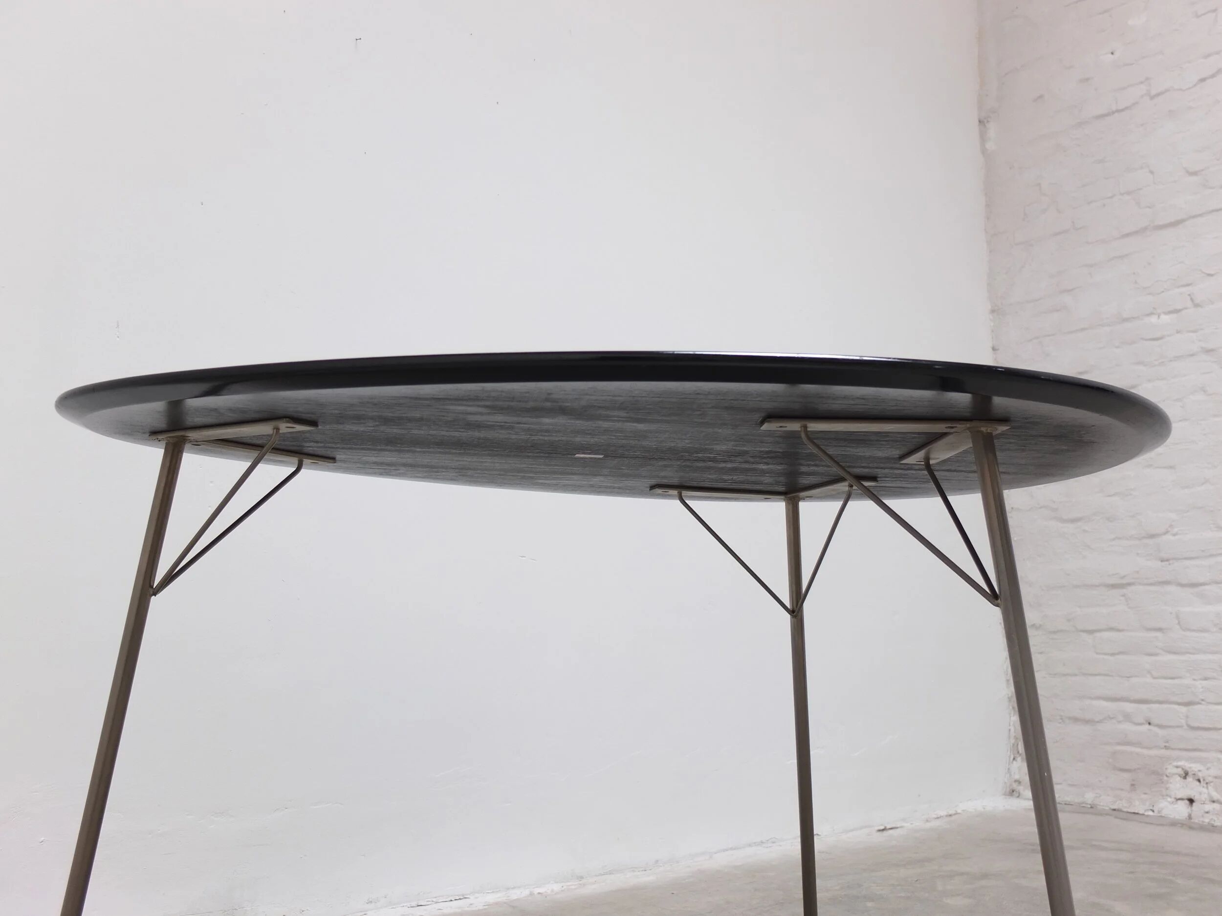 Rare 'Egg' table by Arne Jacobsen for Fritz Hansen, 1952
