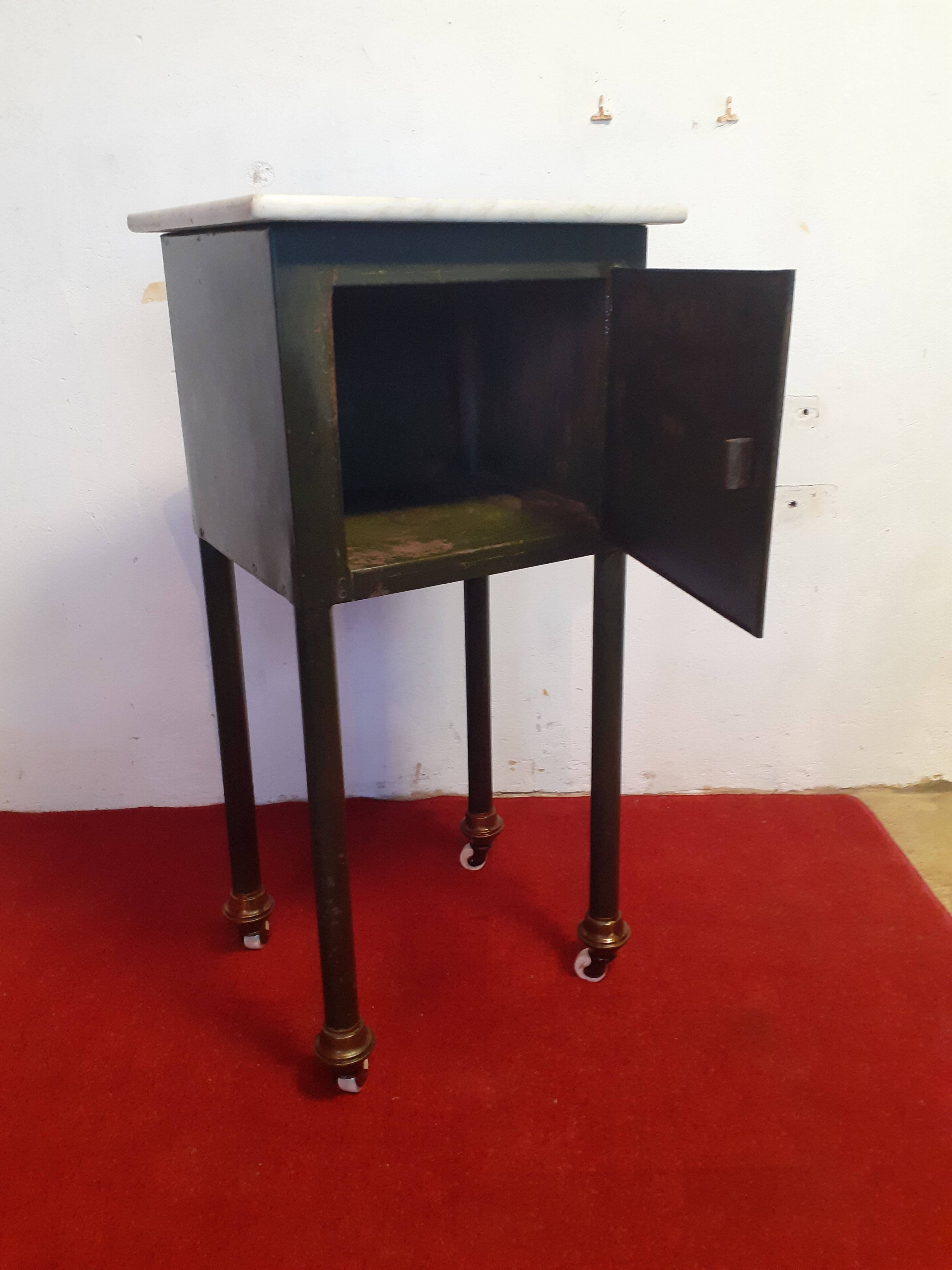 Table de chevet en tôle et marbre début XXeme