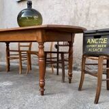 Ancienne table bistrot ovale en bois massif teinte claire  Dimensions 220 cm x 88 cm