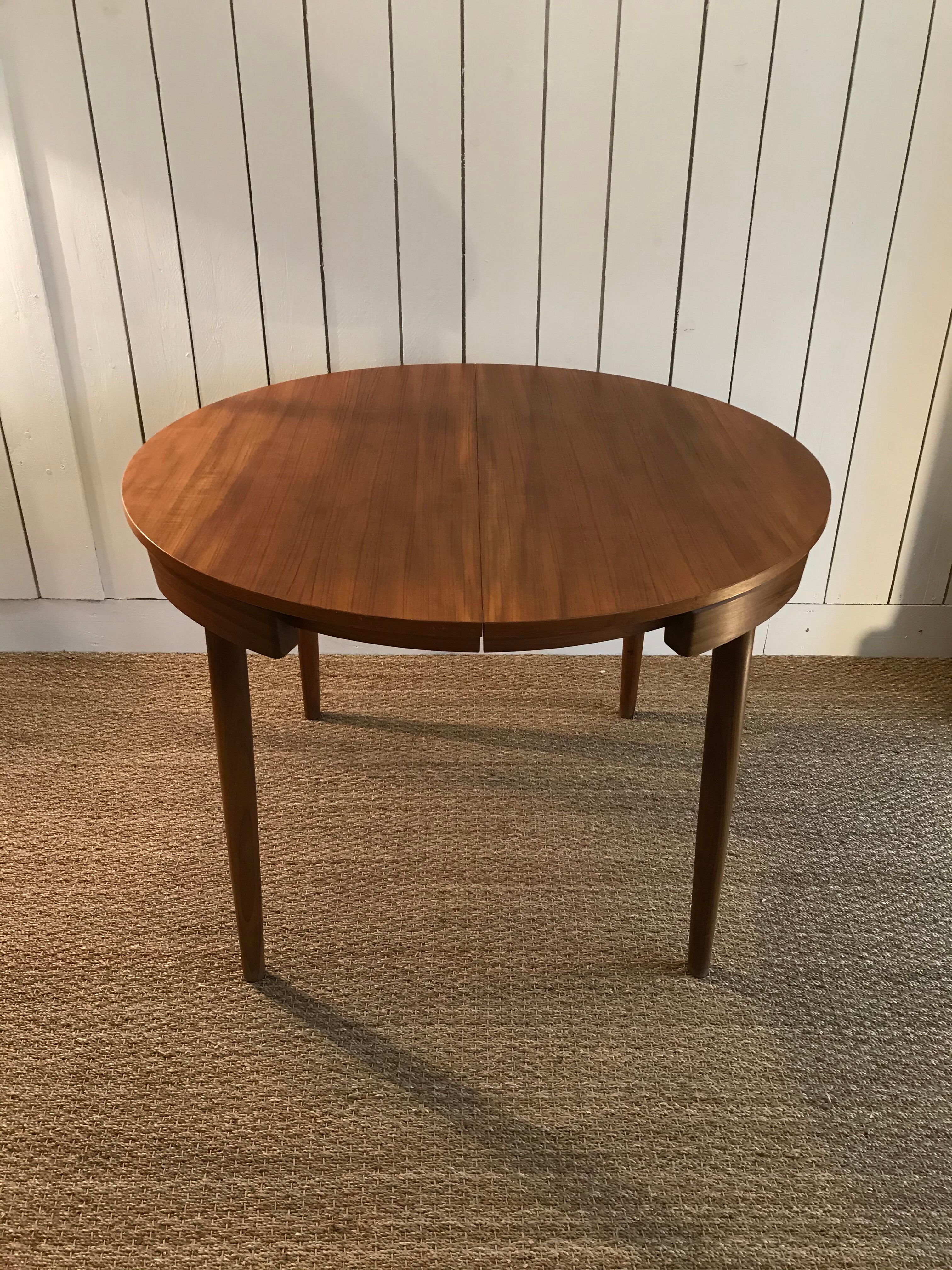 Dining table in Scandinavian teak Hans Olsen