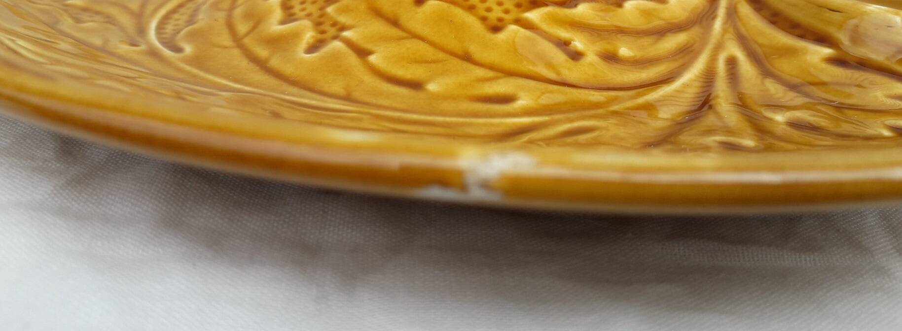 8 artichoke plates in earthenware