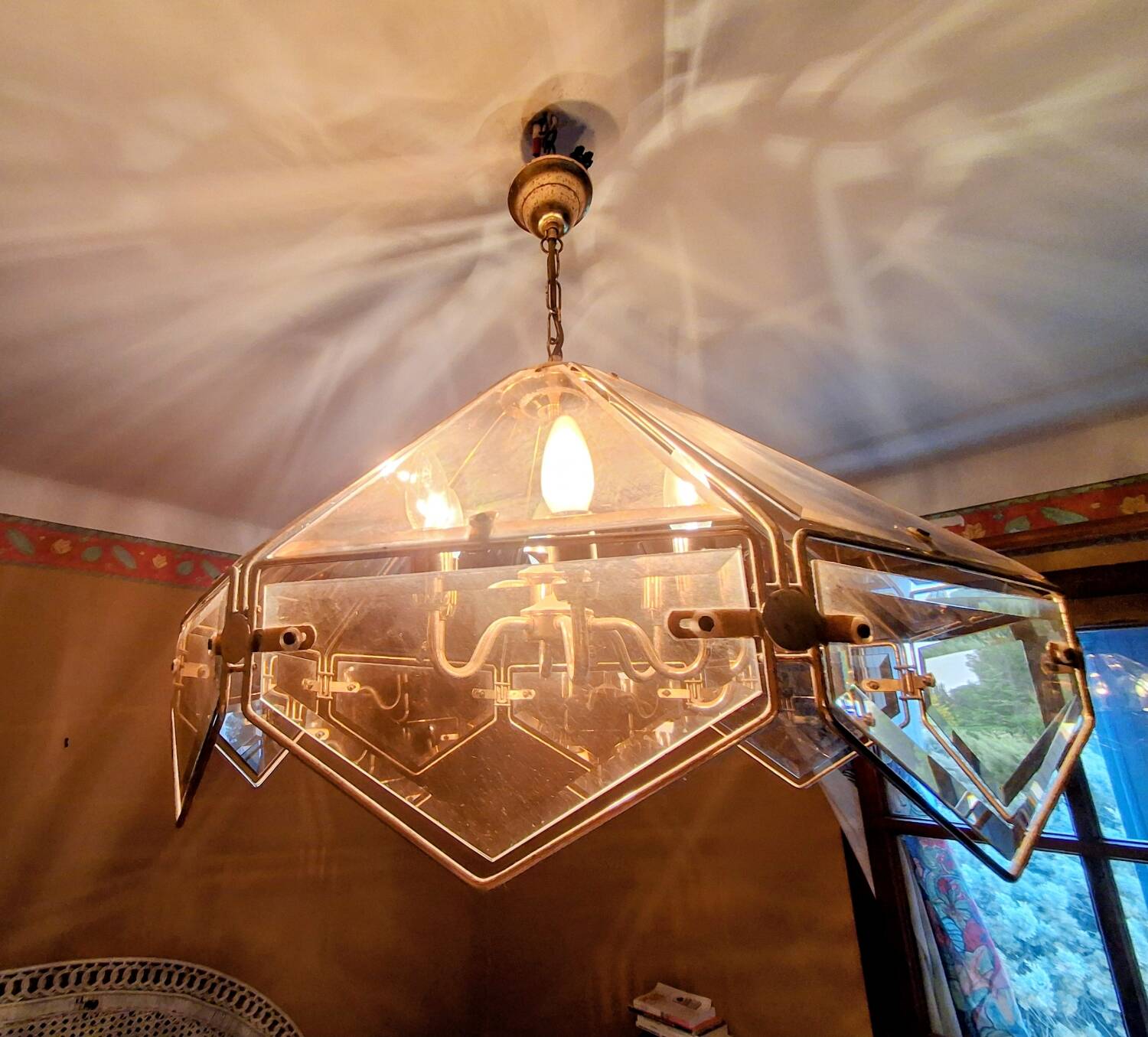 Grand vintage chandelier