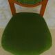 Chaise médaillon ancienne chic de style avec tissus velours vert et clous