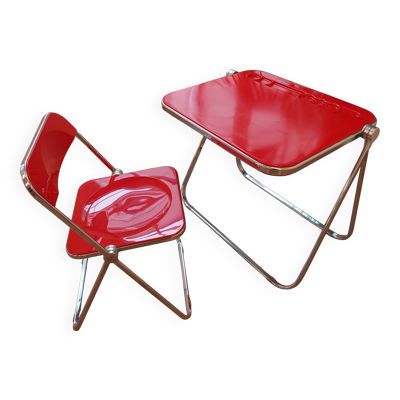 Table Platone et chaise Plia rouges – Anonima Castelli
