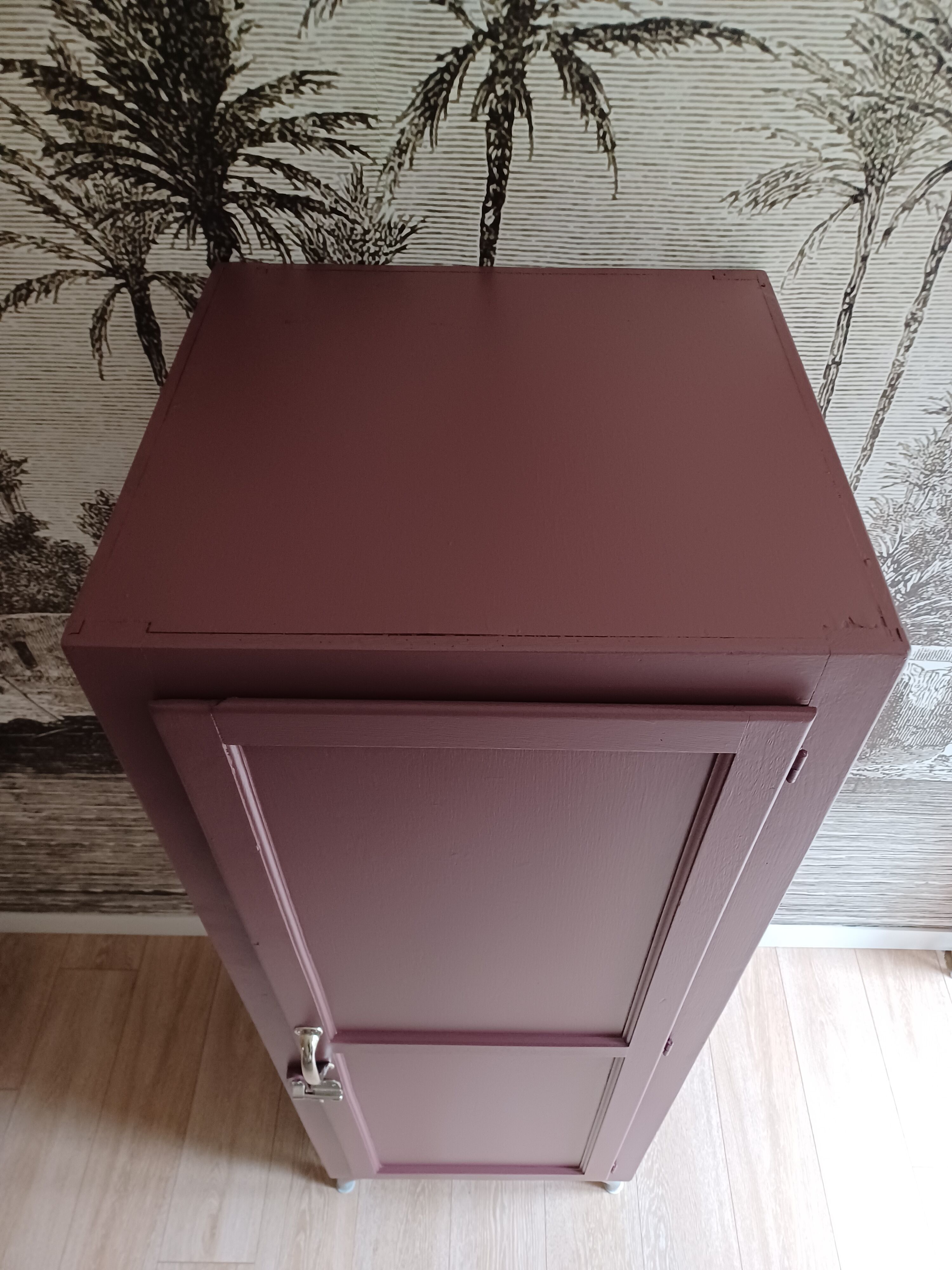 Vintage boarding cabinet