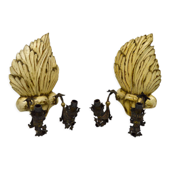 Pair of Hollywood Regency sconces in carved, painted and patinated wood, 1950s