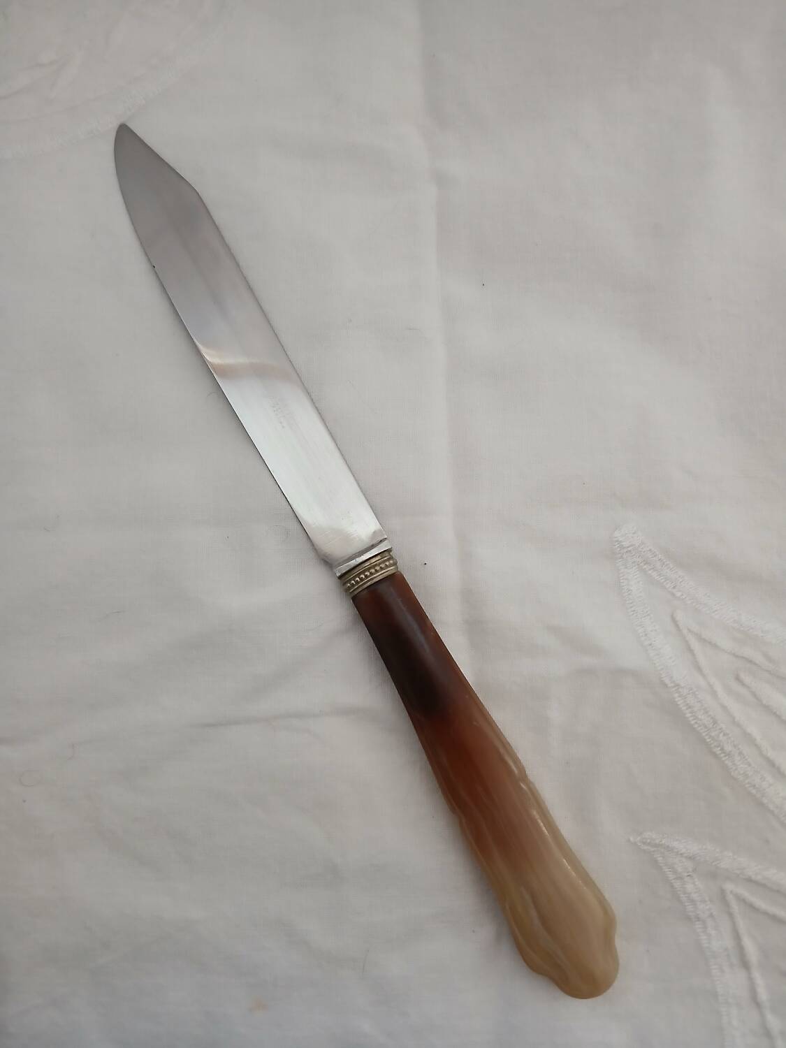 12 couteaux anciens en bakélite + inox
